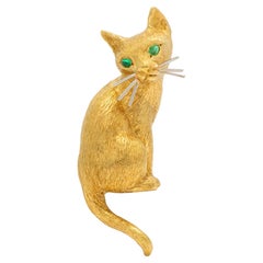 Tiffany & Co. 1960's Emerald Platinum 18 Karat Yellow Gold Vintage Cat Brooch