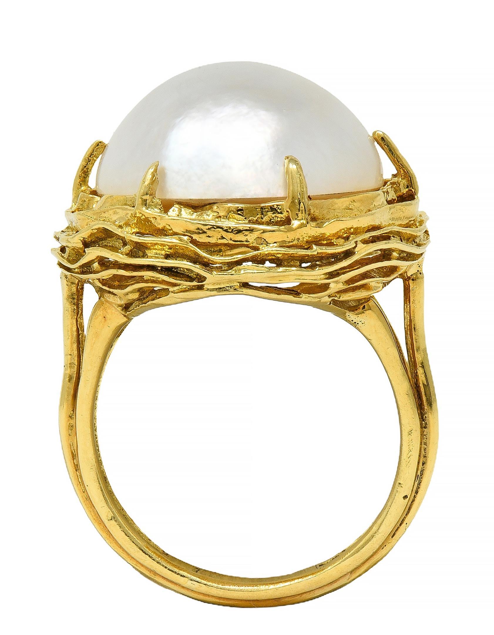 Tiffany & Co. 1960's Mabé Pearl 18 Karat Yellow Gold Vintage Nest Ring In Excellent Condition For Sale In Philadelphia, PA