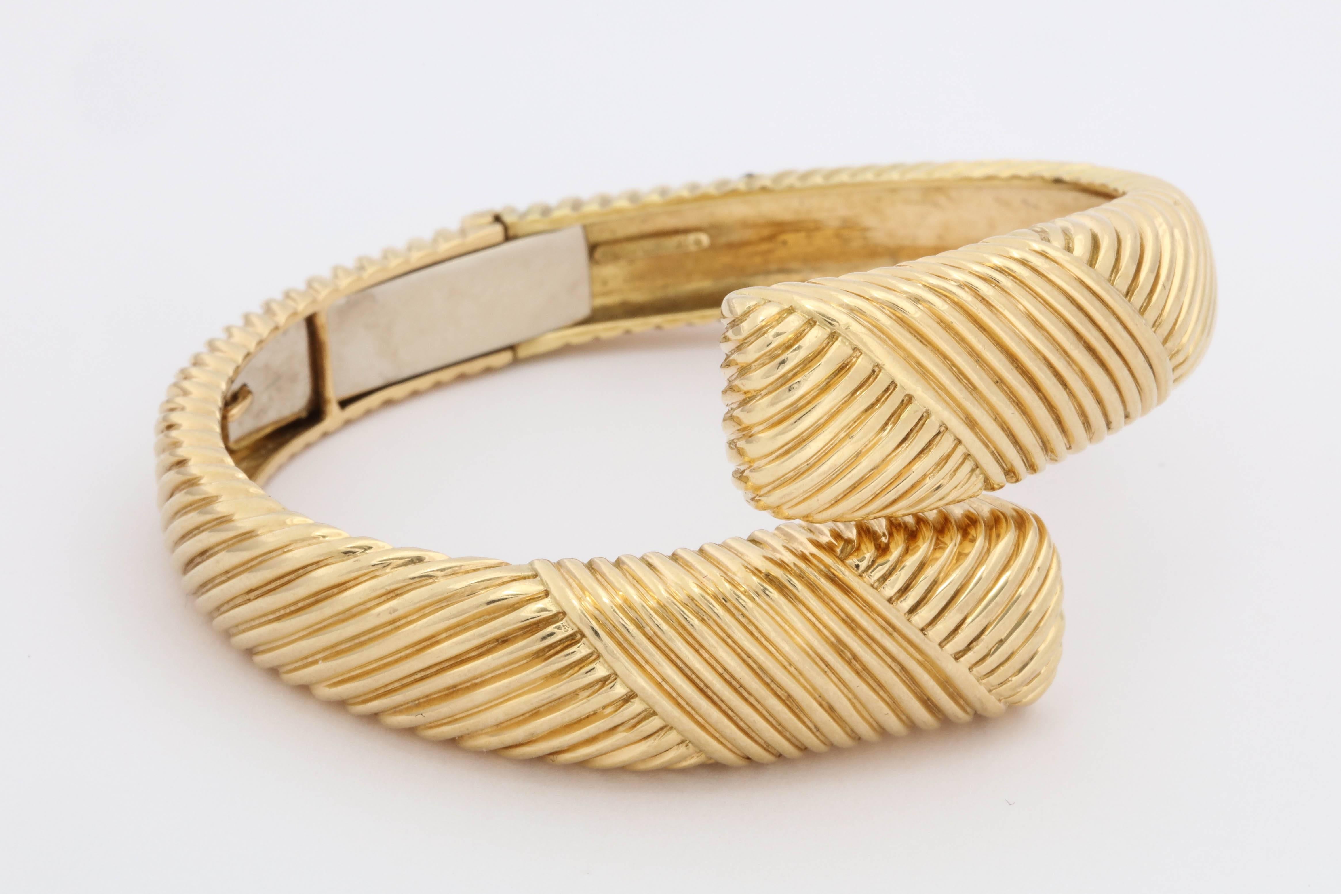 Women's Tiffany & Co. 1960s Stylish Ridge Textured Gold Crossover Hinged Bangle Bracelet