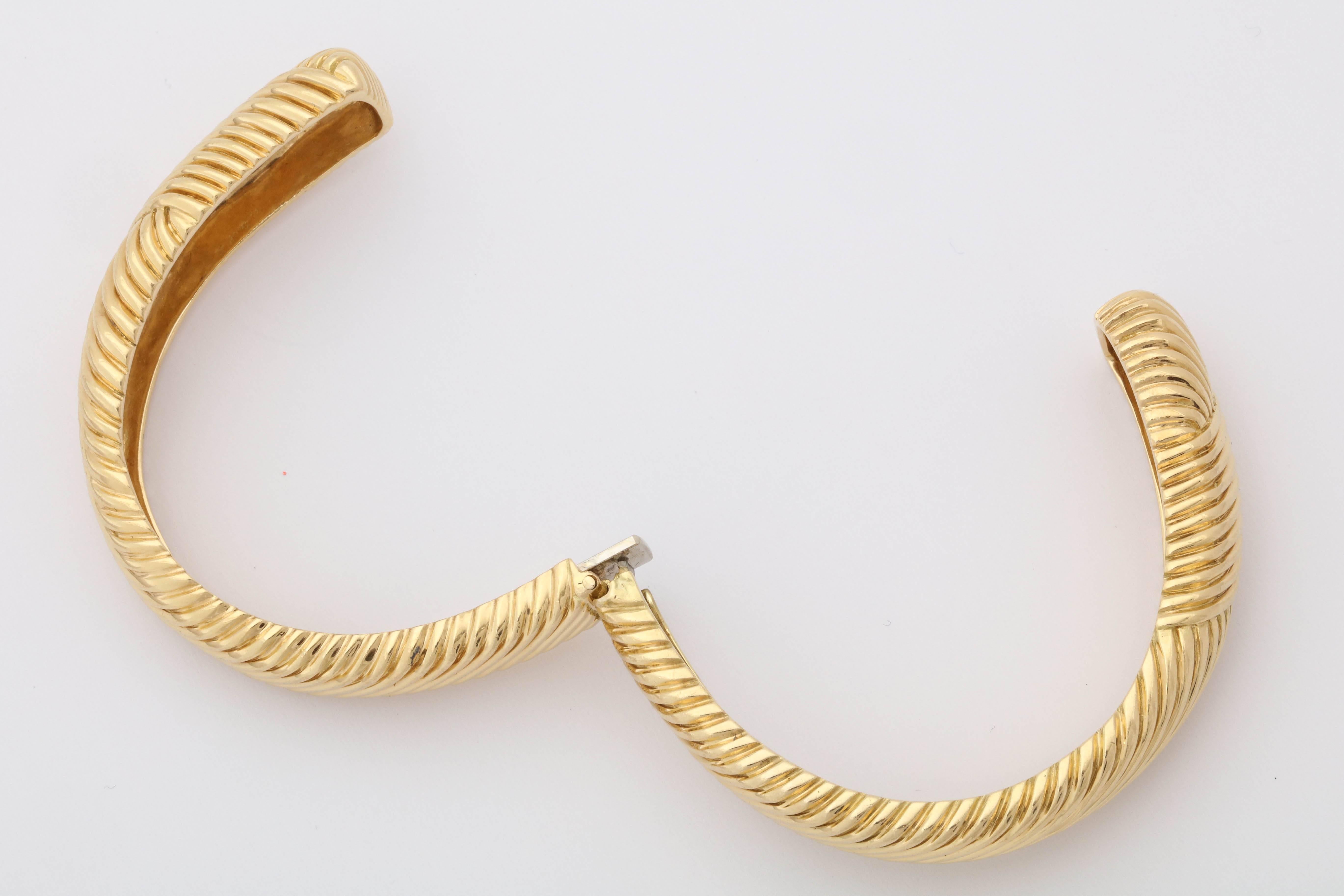Tiffany & Co. 1960s Stylish Ridge Textured Gold Crossover Hinged Bangle Bracelet 3