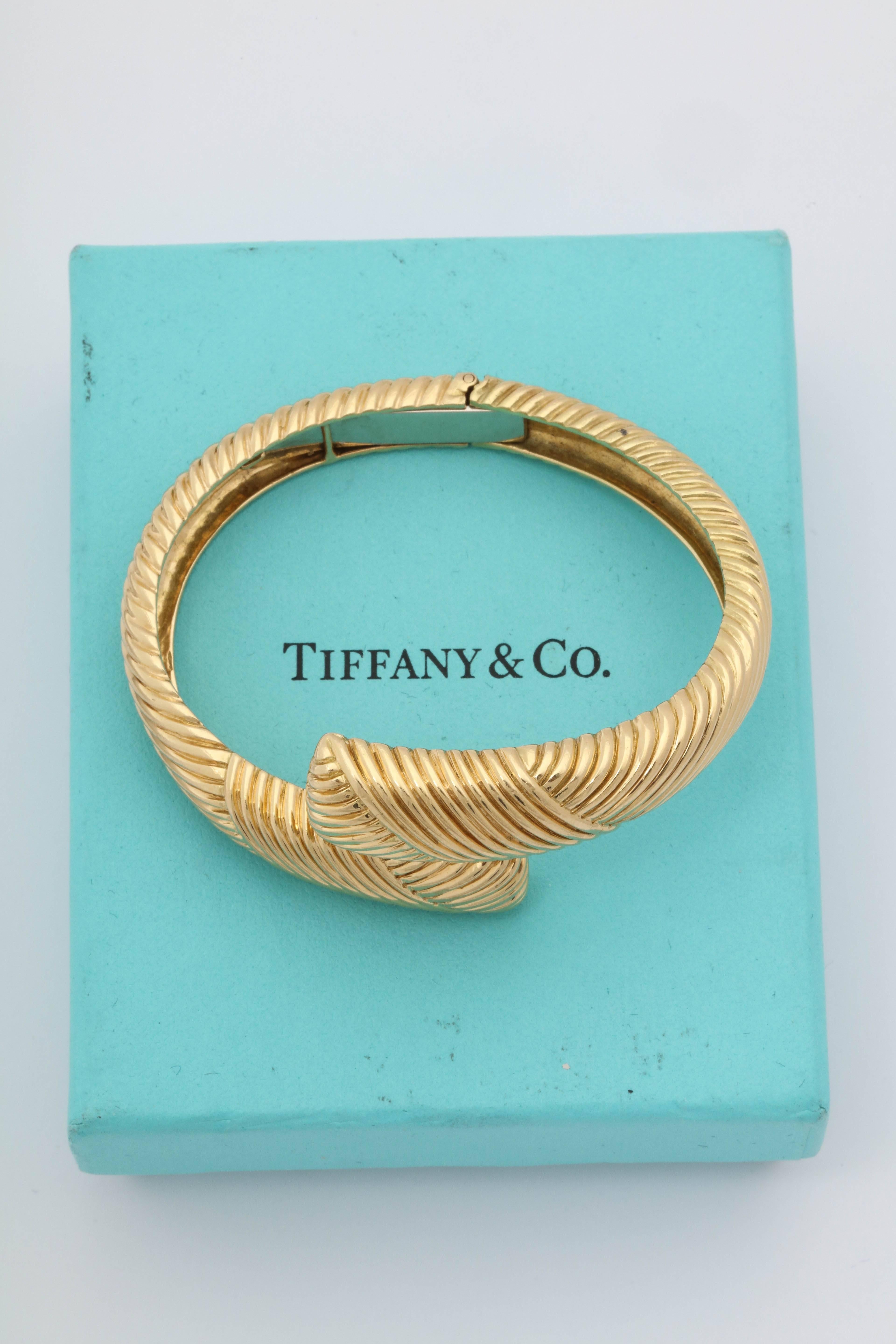 Tiffany & Co. 1960s Stylish Ridge Textured Gold Crossover Hinged Bangle Bracelet 4