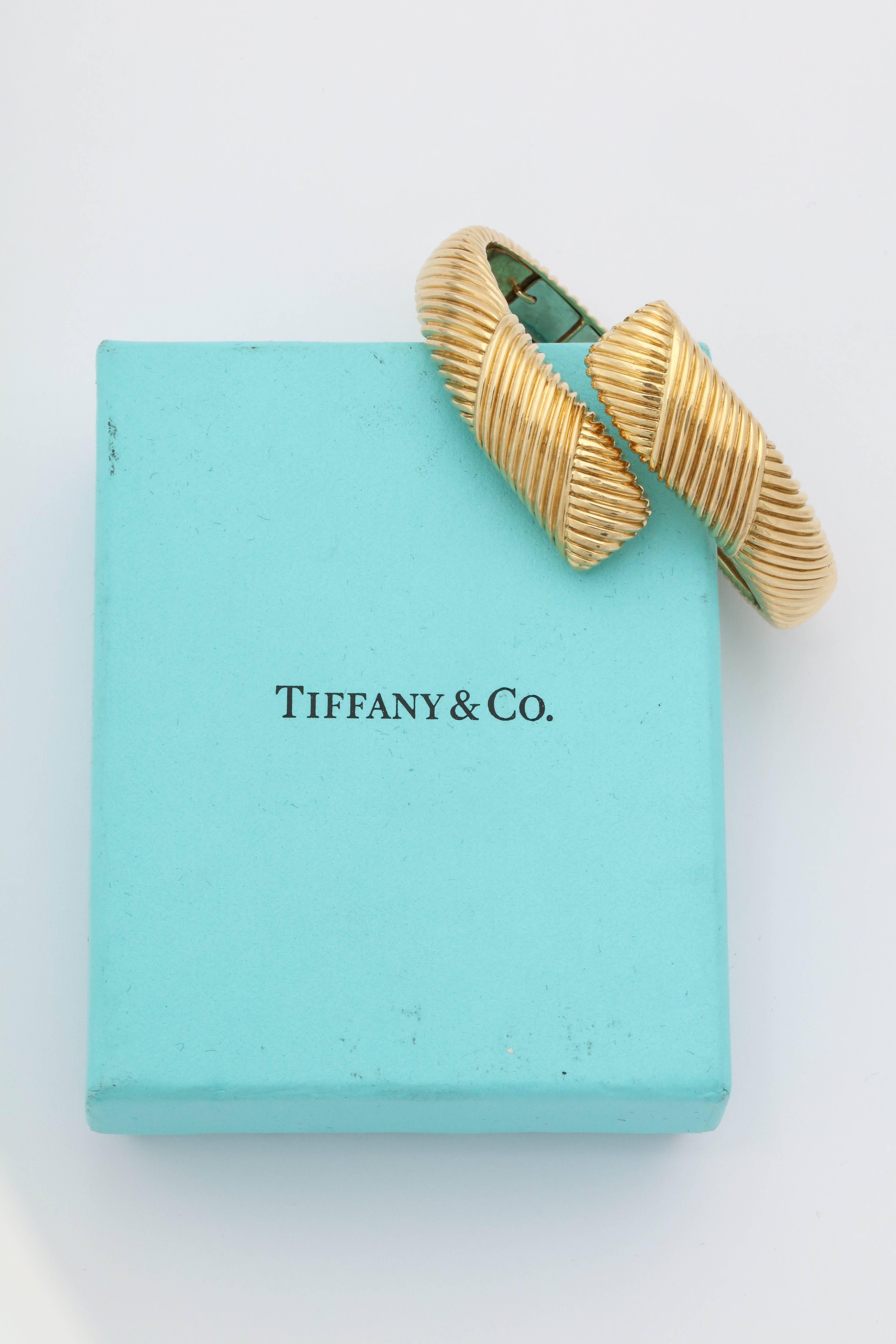 Tiffany & Co. 1960s Stylish Ridge Textured Gold Crossover Hinged Bangle Bracelet 5