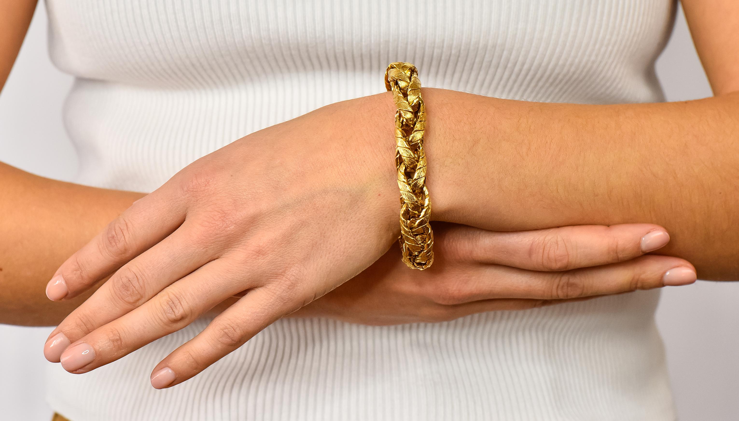 Tiffany & Co. 1960s Vintage 18 Karat Gold Barrel Link Bracelet 2