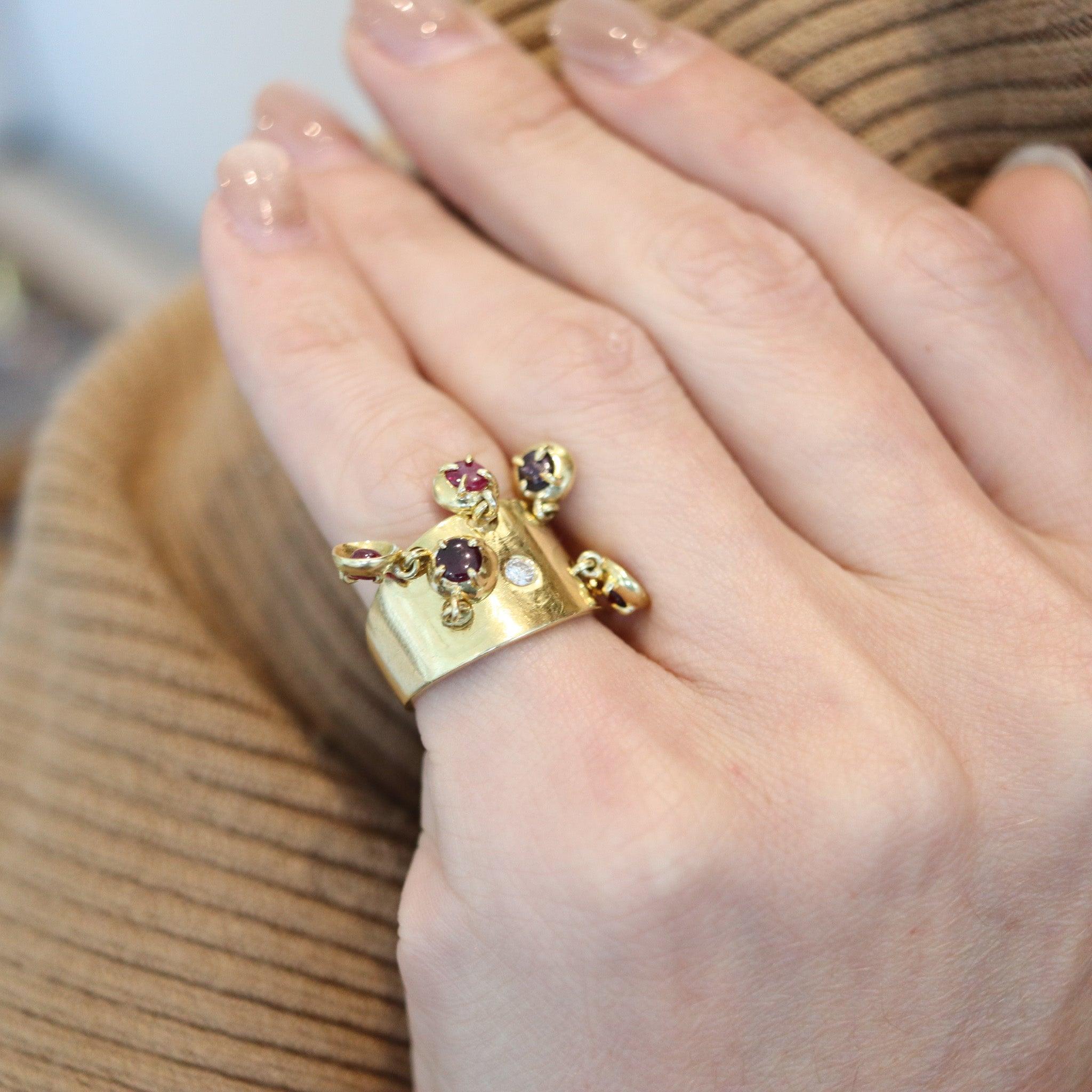 Taille cabochon TIFFANY & CO. 1968 Jean Schlumberger Bague Cinétique Or Jaune 18Kt Avec Rubis en vente