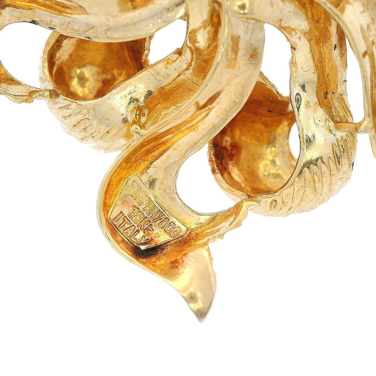 Modernist TIFFANY & CO 1970 18kt Yellow Gold flower Brooch Pin For Sale
