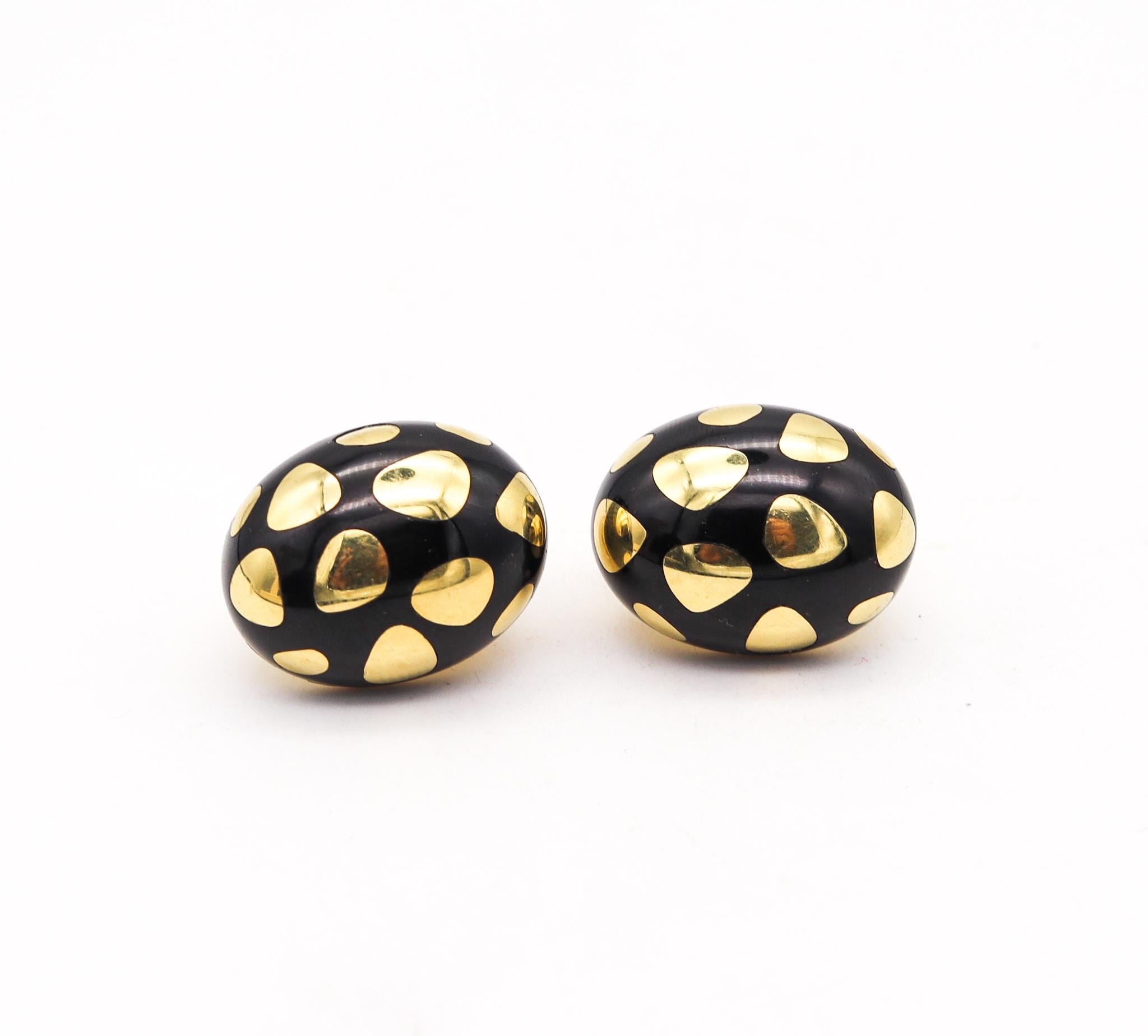 Oversized clip earrings designed by Angela Cummings for Tiffany & Co.

Very rare oversized variant of the iconic polka dot pieces, created in New York city by Cummings at the Tiffany Studios, back in the 1974. These clips earrings has been crafted