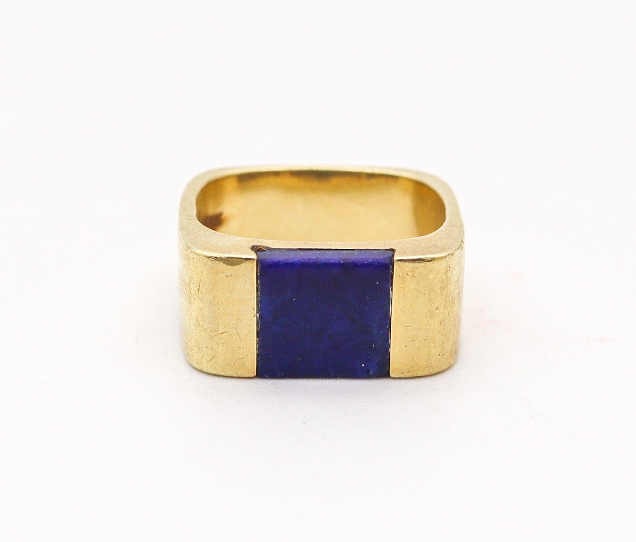 Modernist TIFFANY & CO. 1970 By Donald Claflin Geometric Ring In 18Kt Yellow Gold & Lapis For Sale
