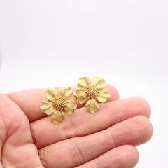 TIFFANY & CO. 1970 Dogwood Flowers Clips-On Earrings In 18Kt Yellow Gold