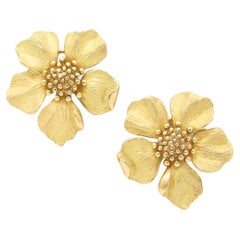 TIFFANY & CO. 1970 Dogwood Flowers Clips-On Earrings In 18Kt Yellow Gold