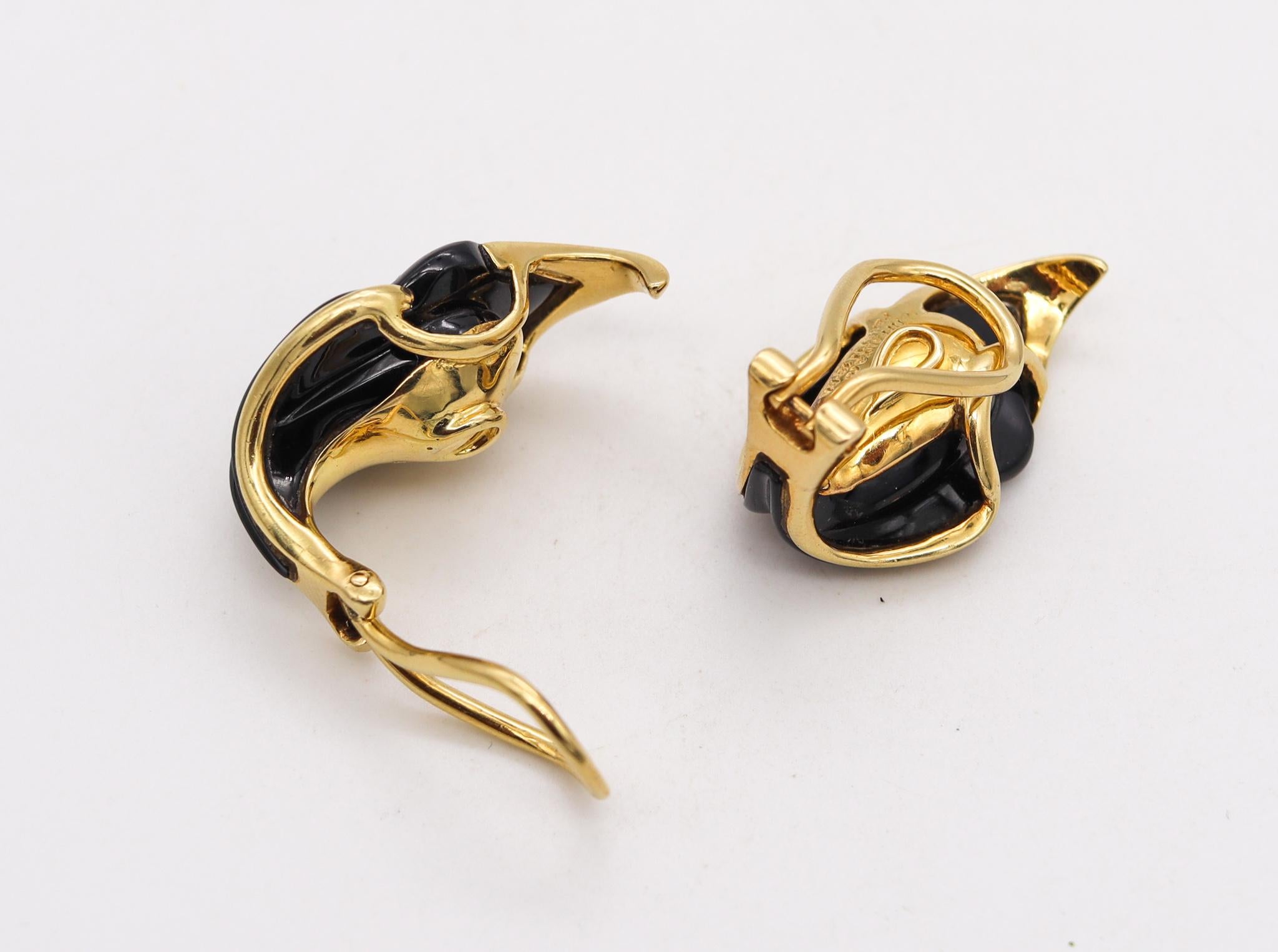 A lilies earrings designed by Elsa Peretti (1940-2021) for Tiffany & Co.

These sculptural pair of clips-earrings are extremely rare. They was designed by Peretti for the Tiffany studios, circa late 1970's. They have been manufactured in solid