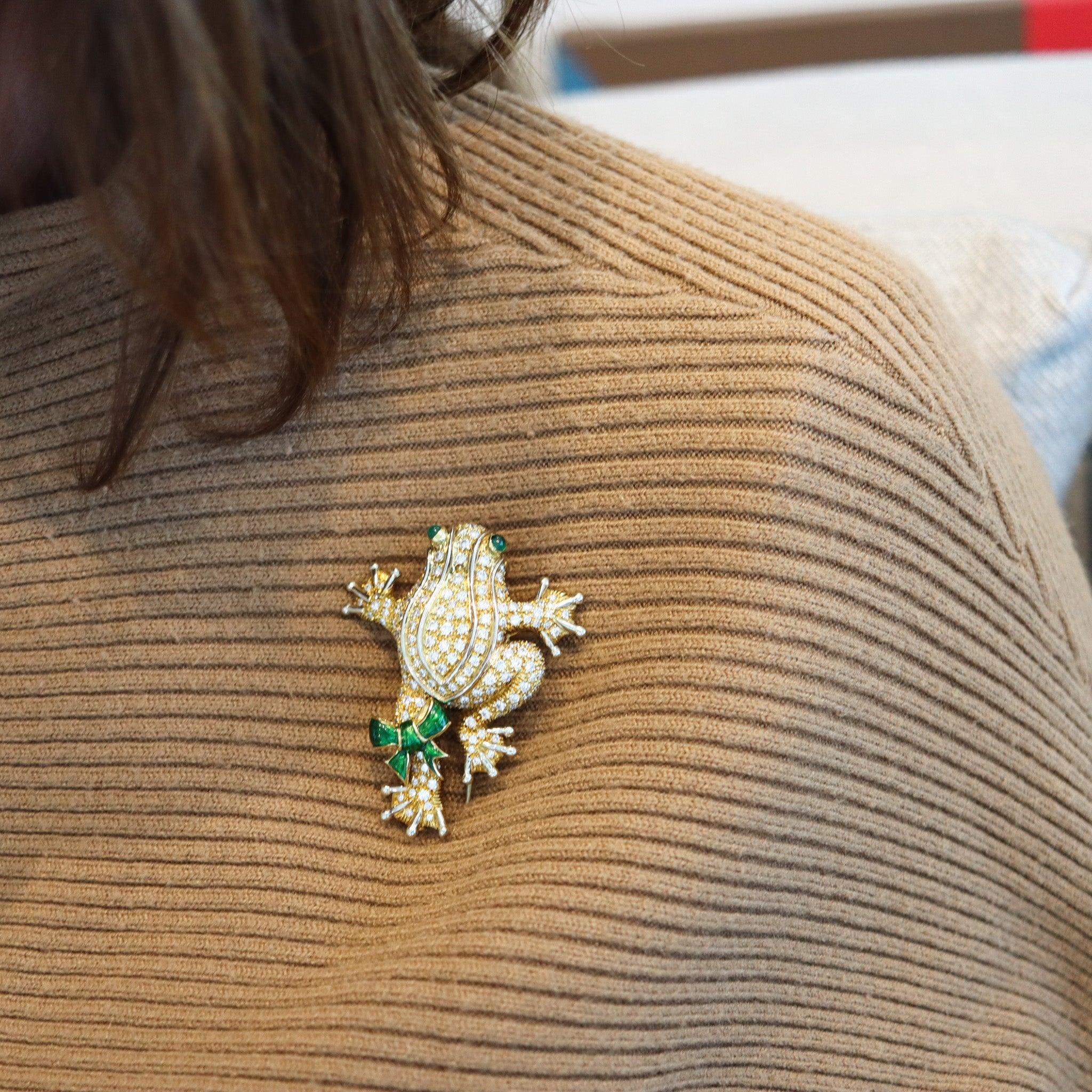 TIFFANY & CO. 1970 Broche Rana Oro Amarillo 18Kt Con 6.62 Cwt Diamantes Y Esmeralda en venta 3