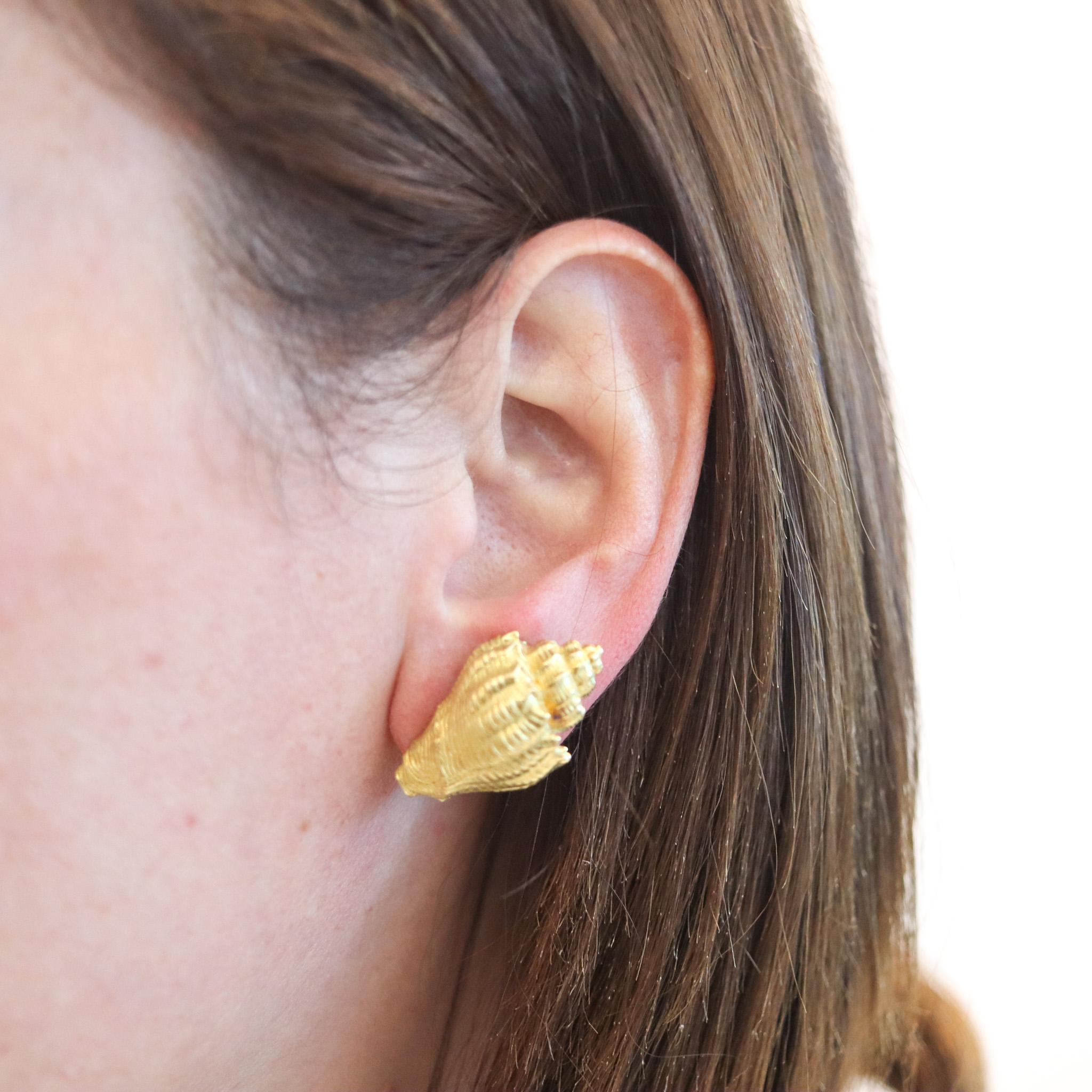 Shells earrings designed by Tiffany & Co.

A beautiful pair of clips-on earrings created in New York city at the Tiffany & Co. by George Schuler, back in the 1970. These earrings have been crafted in the shape of seashells in solid yellow gold of 18