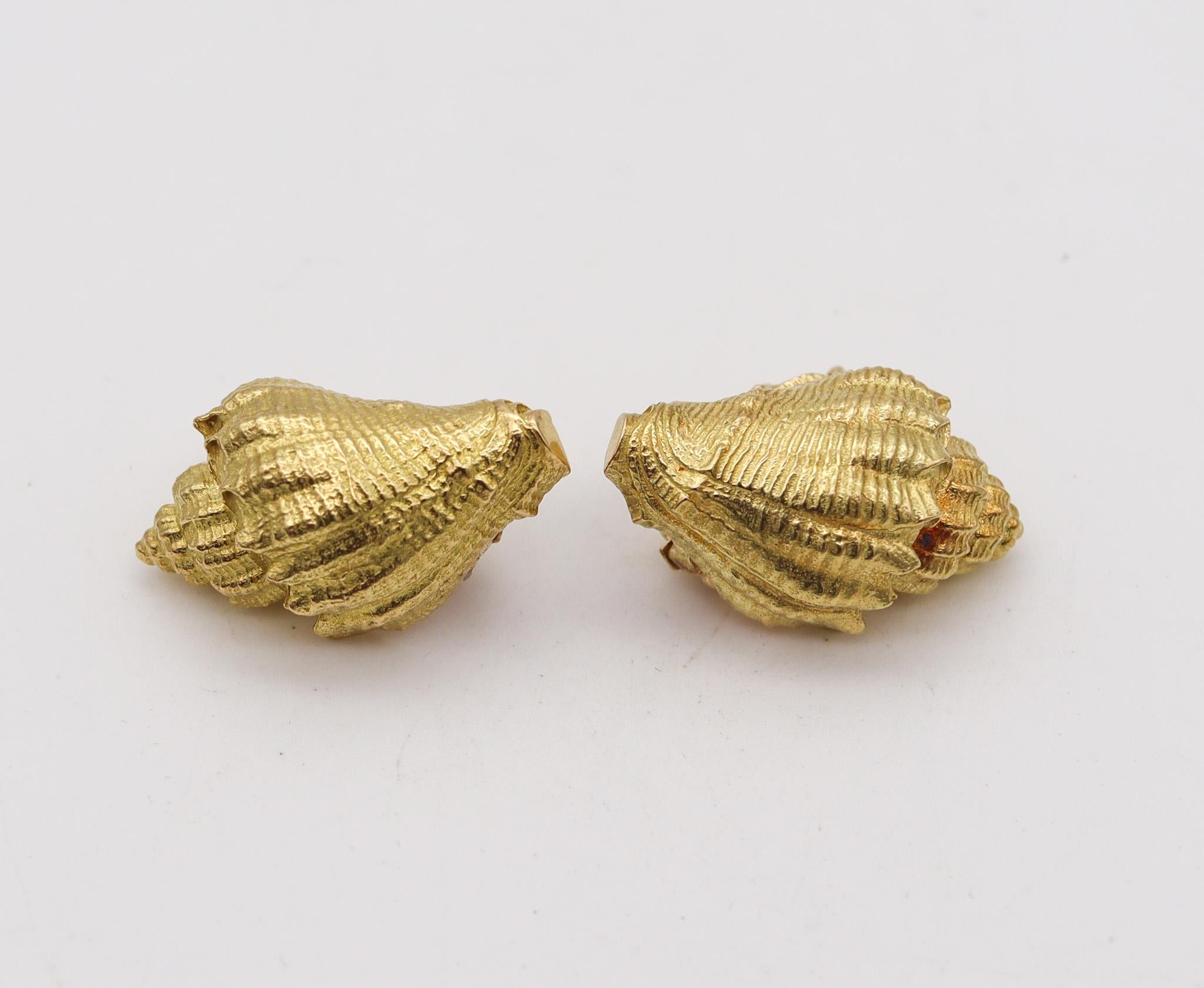 Modernist Tiffany & Co. 1970 George Schuler Seashells Clips Earrings In 18Kt Yellow Gold For Sale