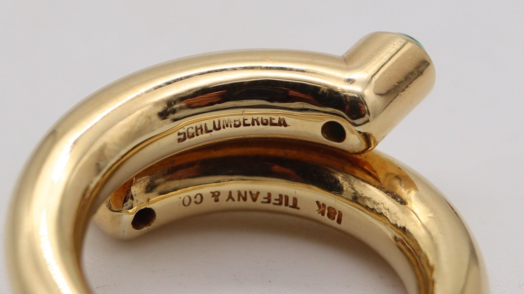 Bague sculpturale conçue par Jean Schlumberger pour Tiffany & Co.

Il s'agit de l'emblématique et très rare bague spirale créée à New York par Jean Schlumberger pour les Tiffany Studios, dans les années 1970. La bague insaisissable a été