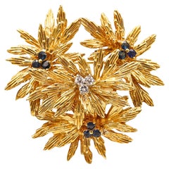 Retro Tiffany Co. 1970 Modernist Brooch In 18Kt Yellow Gold With Sapphires And Diamond
