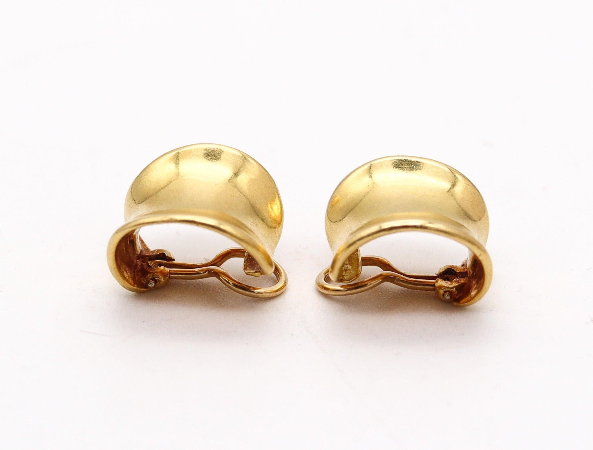 Women's TIFFANY & CO. 1970 Modernist Curved Hoops Earrings In Solid 18Kt Yellow Gold For Sale