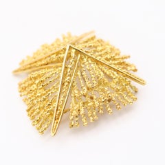 TIFFANY & CO. 1970 Modernist Pendant Brooch In Textured Solid 18Kt Yellow Gold