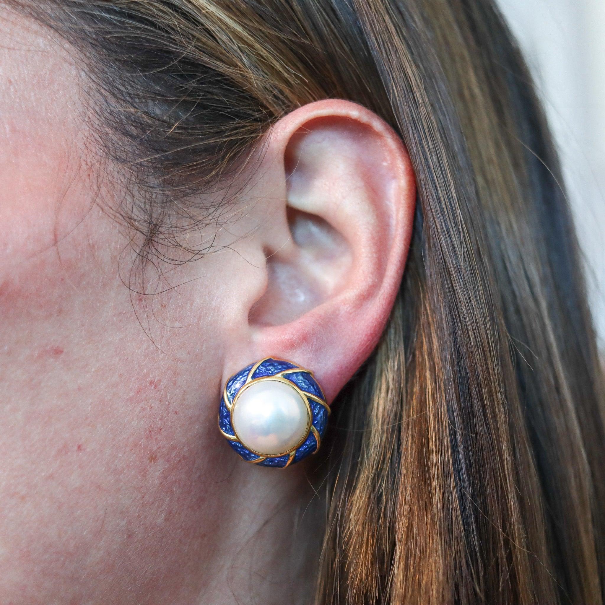 Pair of clips-on earrings designed by Tiffany & Co.

This pair of clips-on earrings, was created by the jewelry house of Tiffany & Co, back in 1970. The earrings have been crafted with rounded bombe shapes in solid yellow gold of 18 karats with high