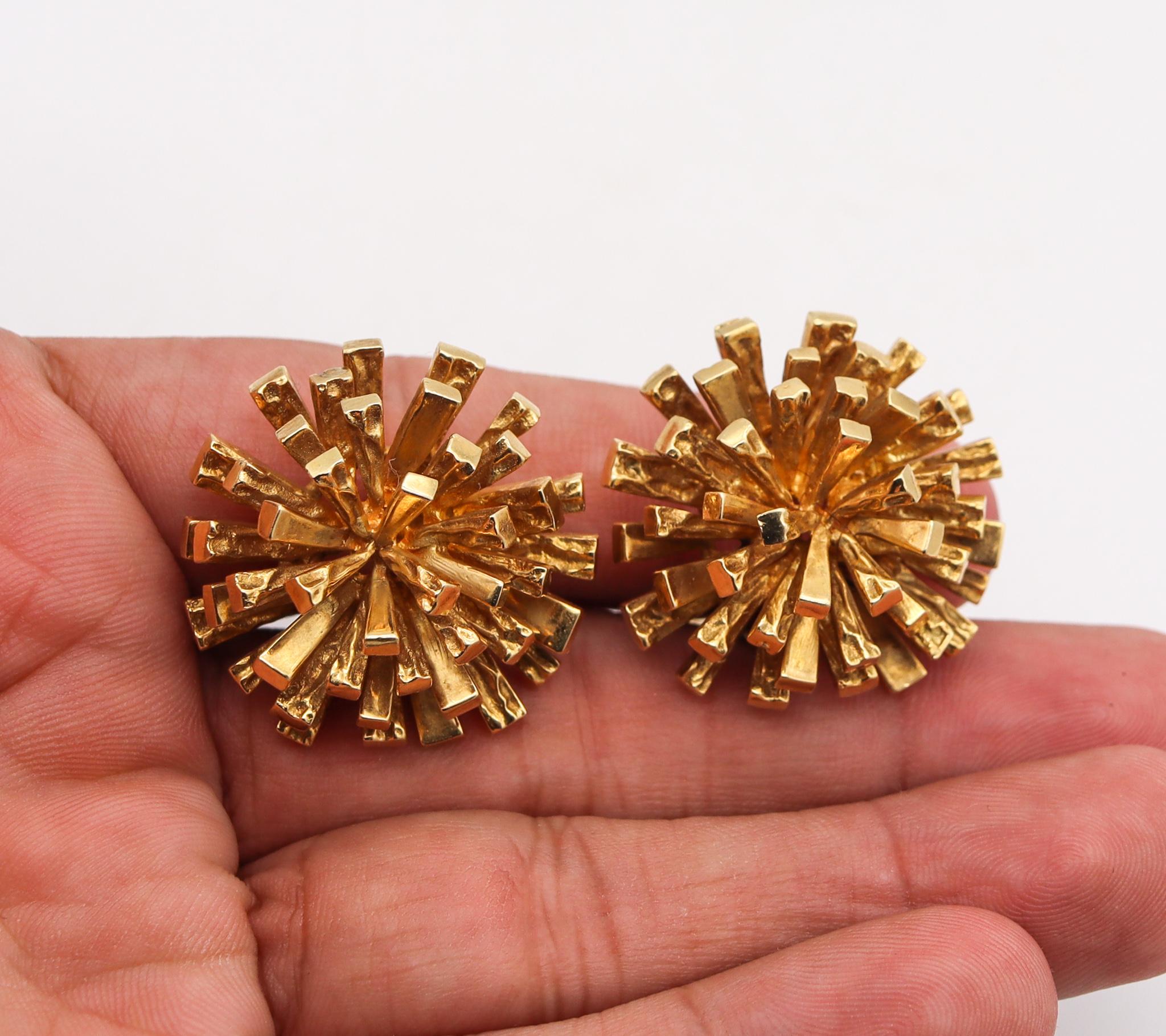 Tiffany & Co. 1970 Retro Sputnik Sunburst Clips Earrings in Textured 18Kt Gold In Excellent Condition In Miami, FL