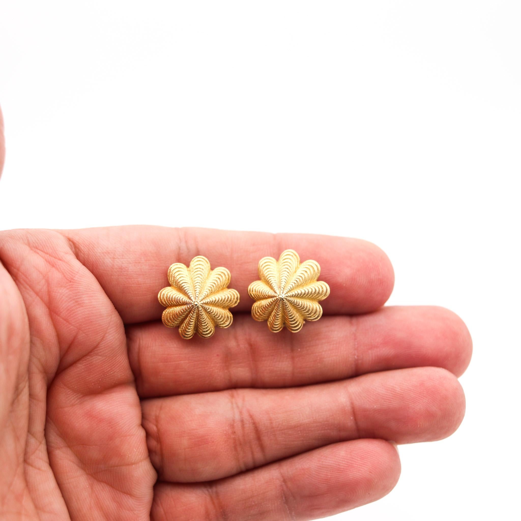 Tiffany & Co. 1970 Schlumberger Clips-Ohrringe aus 18 Karat Gelbgold mit Wellenschliff 1