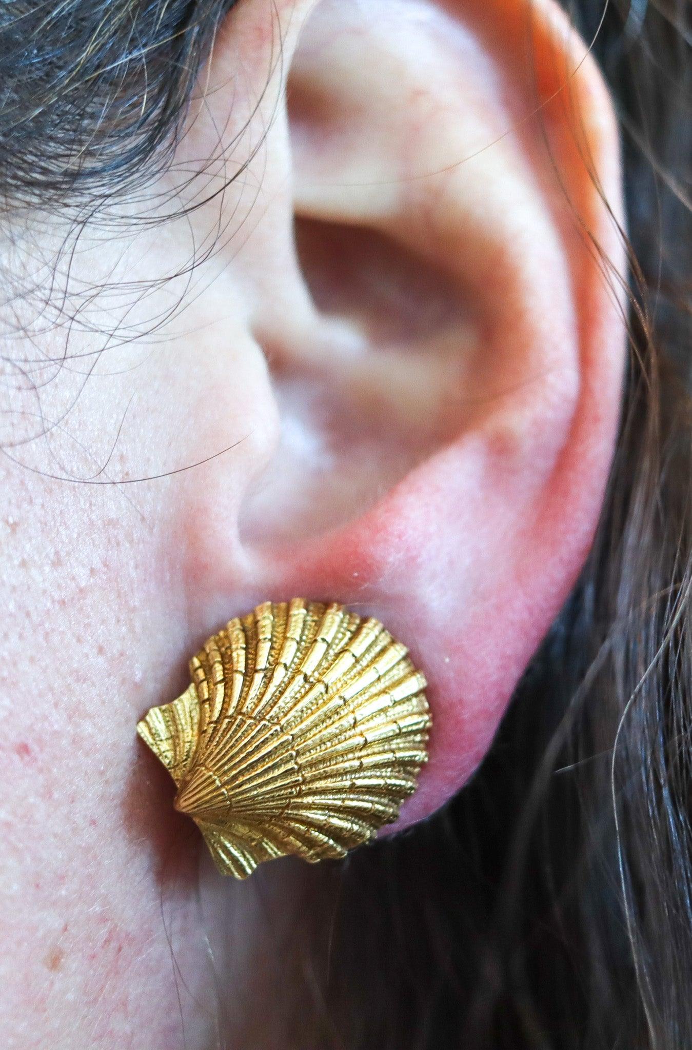 Clips-on earrings designed by Jean Schlumberger for Tiffany & Co.

This is an iconic pair of clips-on earrings, created in New York city by Jean Schlumberger for Tiffany & Co., back in the 1970's. They were crafted in in the shape of seashells in