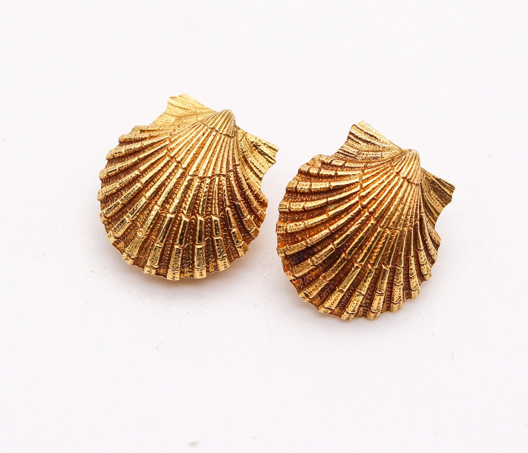 Modernist TIFFANY & CO. 1970 Schlumberger Sea Shells Clips-On Earrings In 18Kt Yellow Gold For Sale