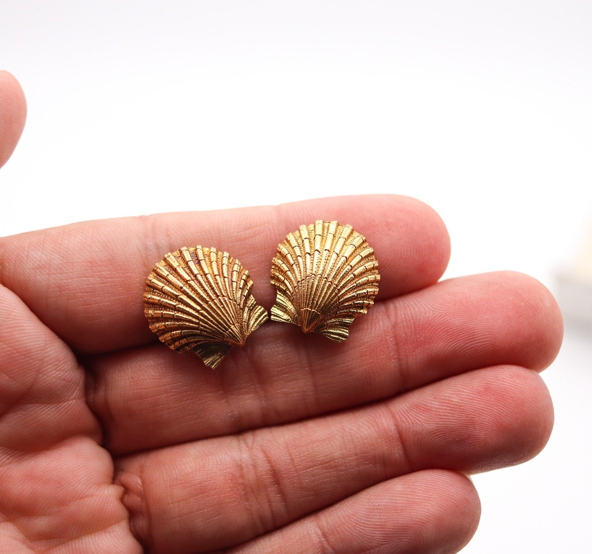 TIFFANY & CO. 1970 Schlumberger Sea Shells Clips-On Earrings In 18Kt Yellow Gold For Sale 1