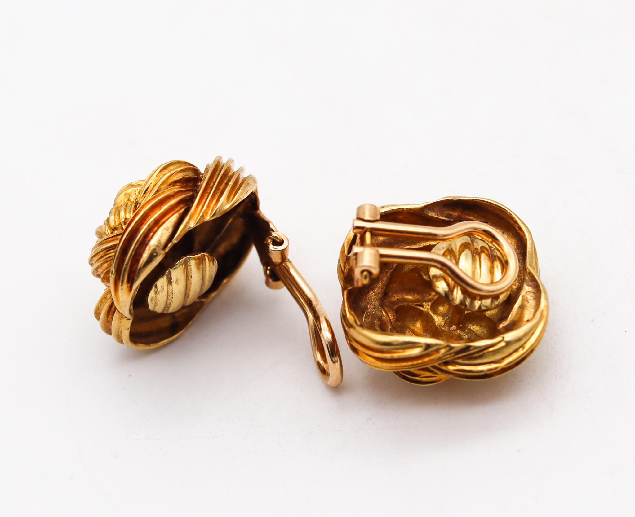 Modernist Tiffany Co. 1970 Vintage Celtic Knots Clip Earrings in Textured 18Kt Yellow Gold