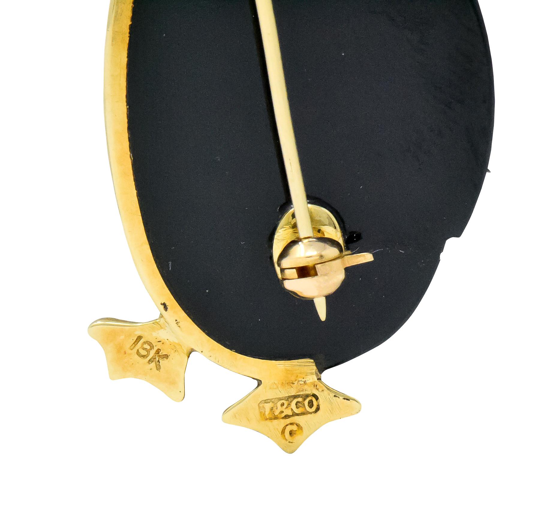 Women's or Men's Tiffany & Co. 1970s Black Jade Mother of Pearl 18 Karat Gold Penguin Brooch