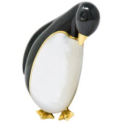 Tiffany & Co. 1970s Black Jade Mother-of-Pearl 18 Karat Gold Penguin Brooch