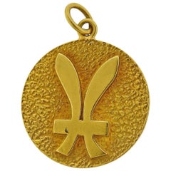 Vintage Tiffany & Co. 1970s Gold Pisces Zodiac Sign Pendant