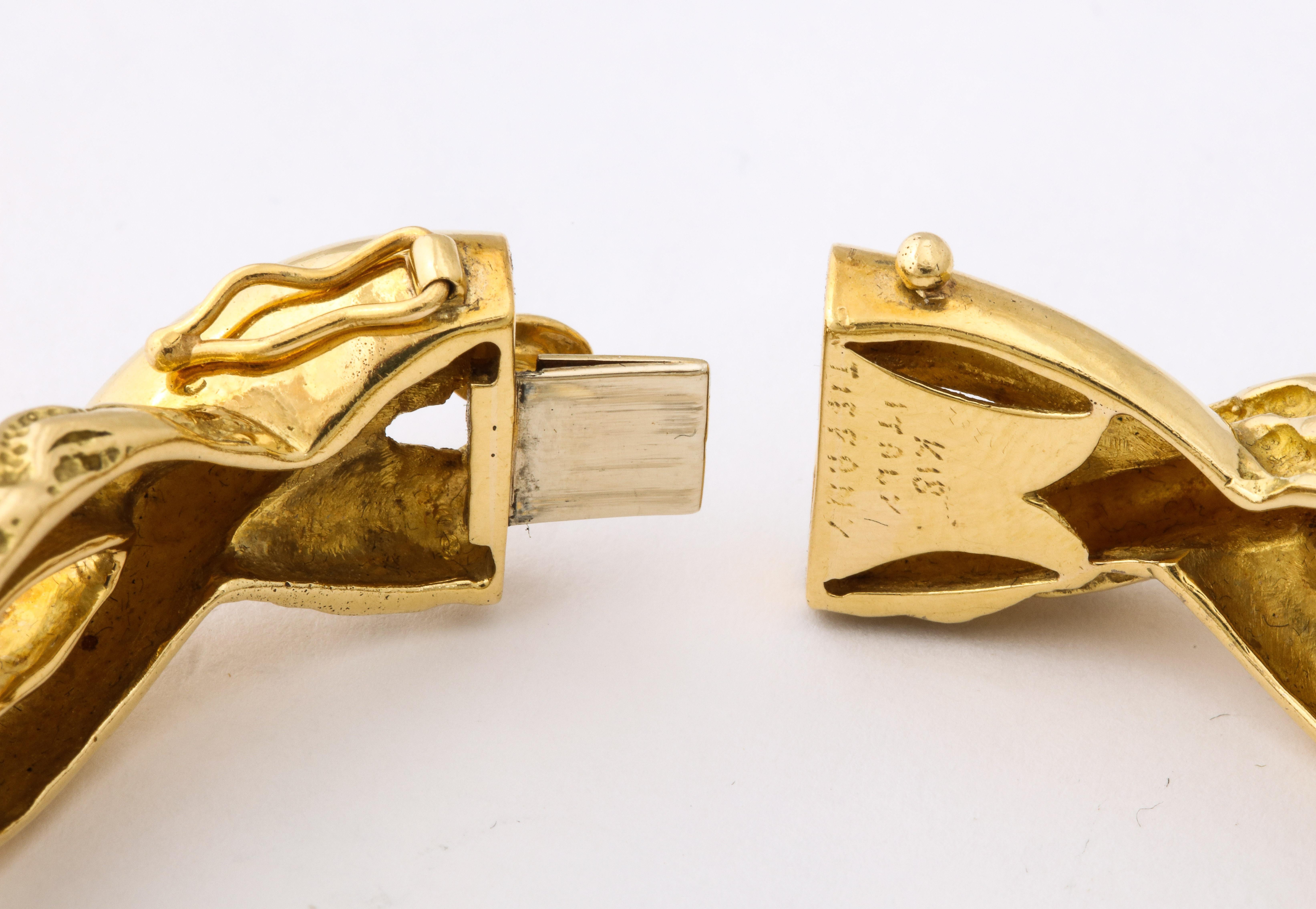 Pulsera Tiffany 1970s Oro 18K Texturado en Excelente estado para la venta en New York, NY