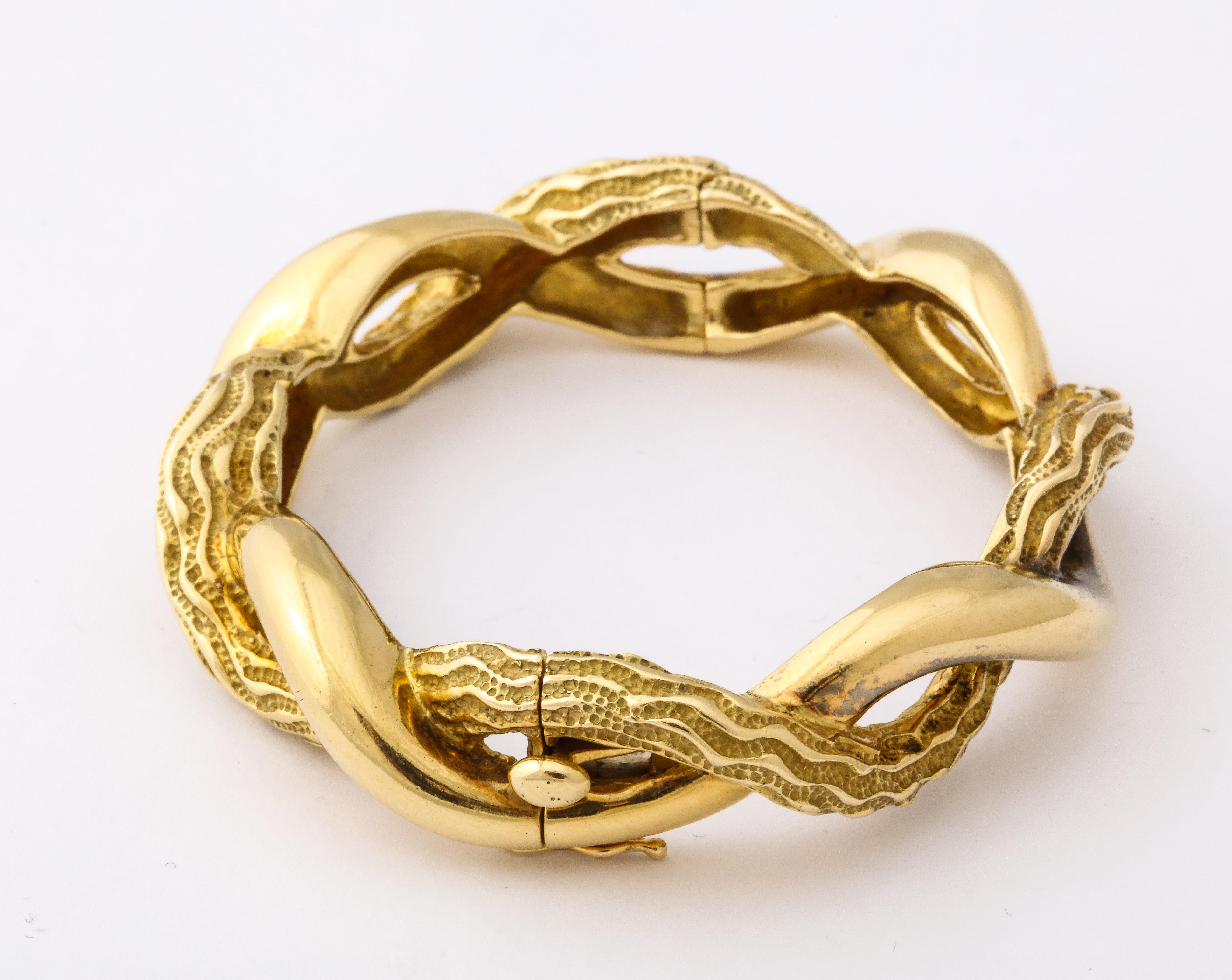 Pulsera Tiffany 1970s Oro 18K Texturado en venta 1