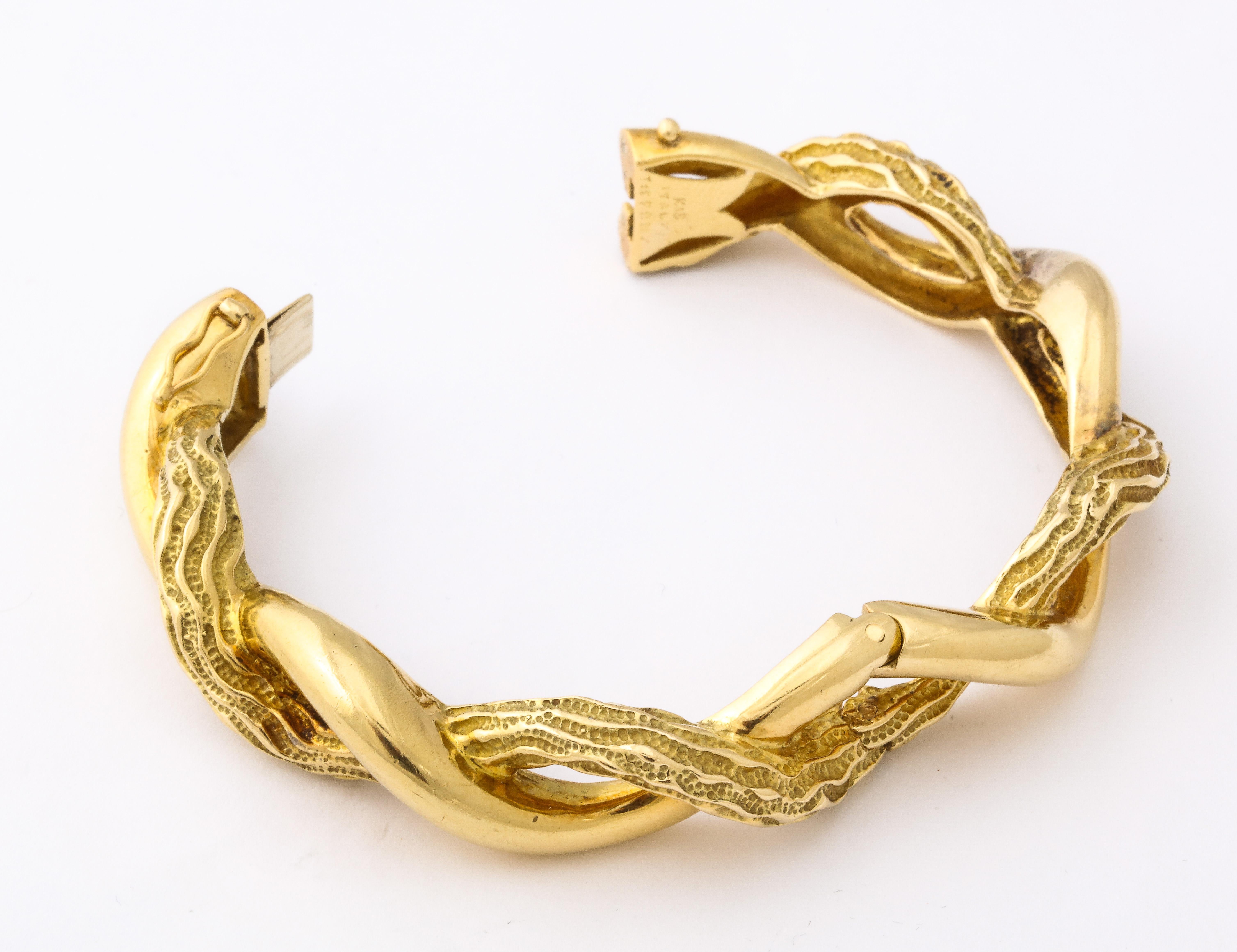Pulsera Tiffany 1970s Oro 18K Texturado en venta 3