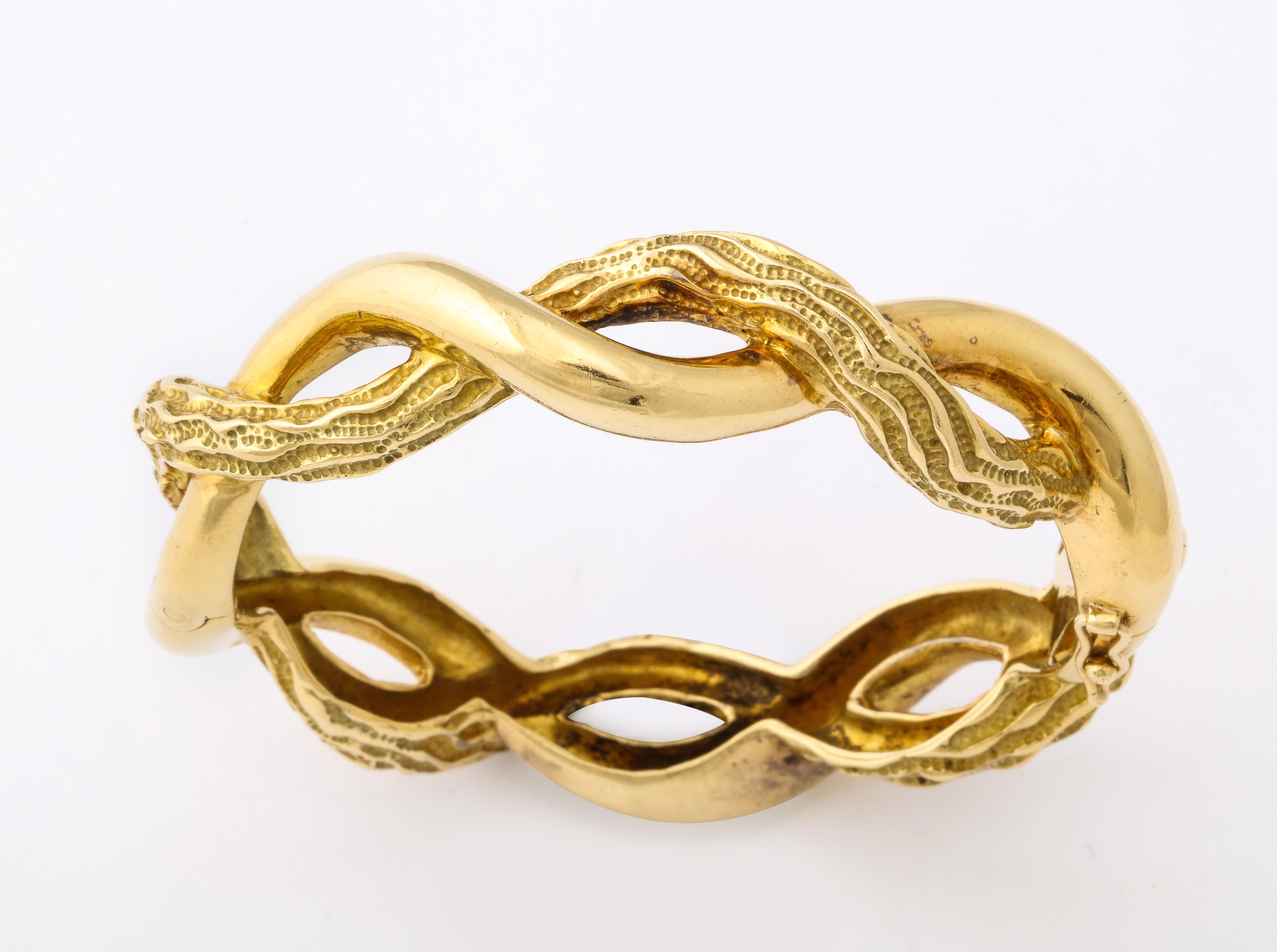 Pulsera Tiffany 1970s Oro 18K Texturado en venta 4