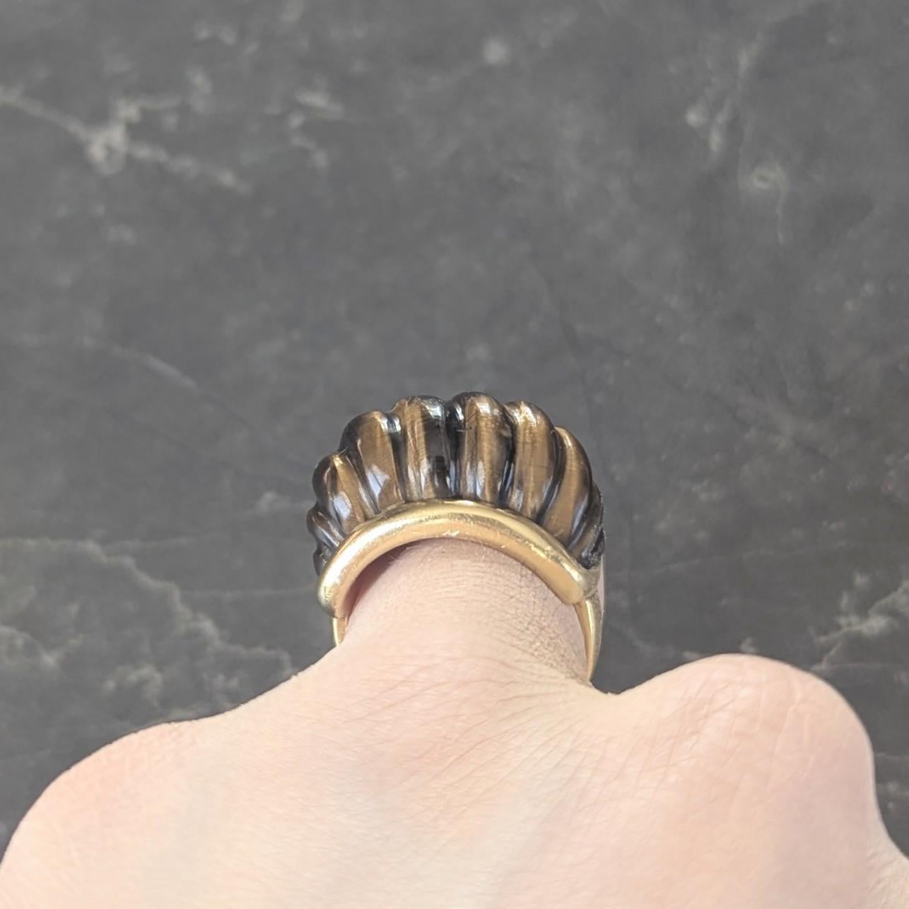 Tiffany & Co., bague fantaisie cannelée vintage en or 18 carats avec quartz œil de tigre, années 1970 en vente 6