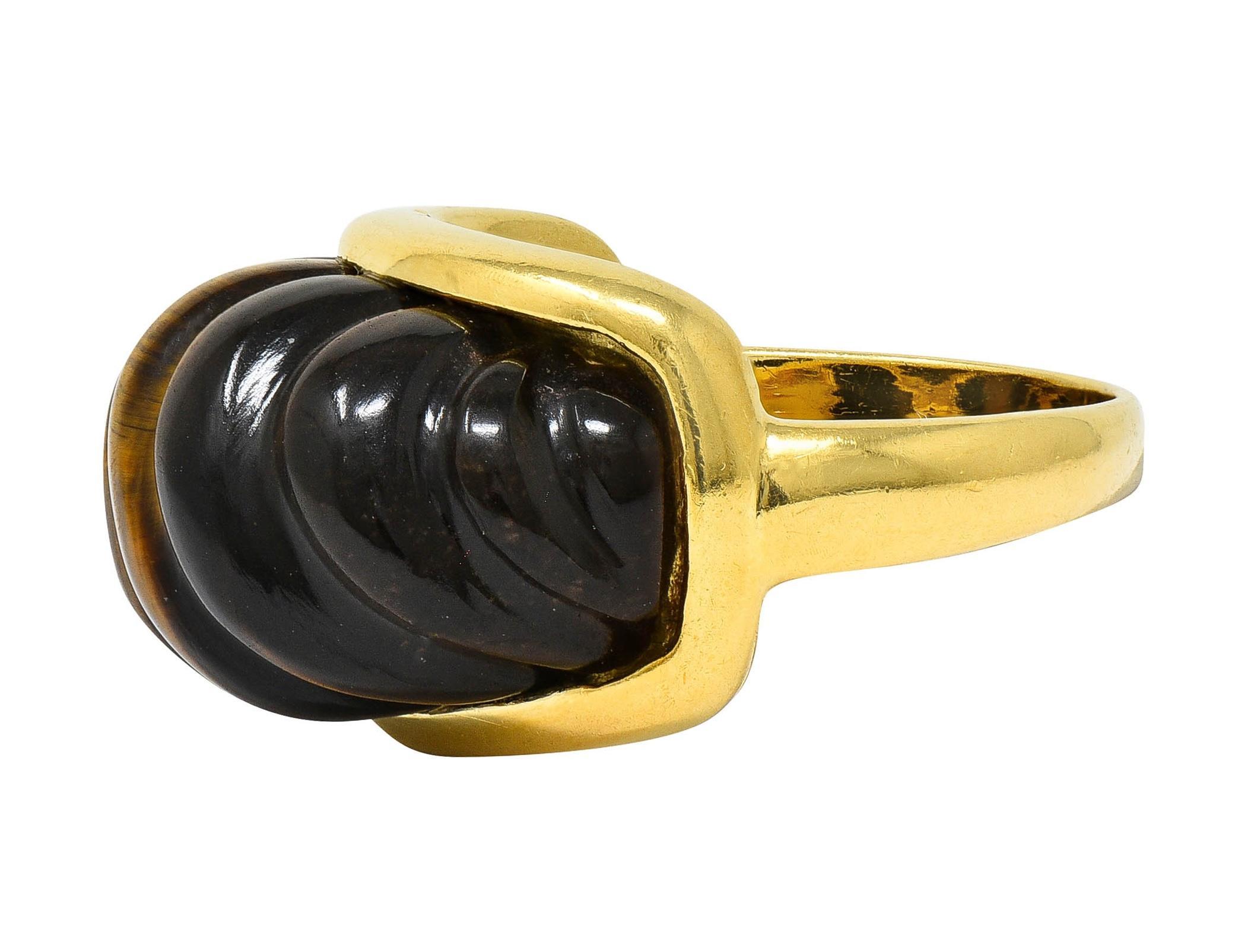 Tiffany & Co., bague fantaisie cannelée vintage en or 18 carats avec quartz œil de tigre, années 1970 en vente 2