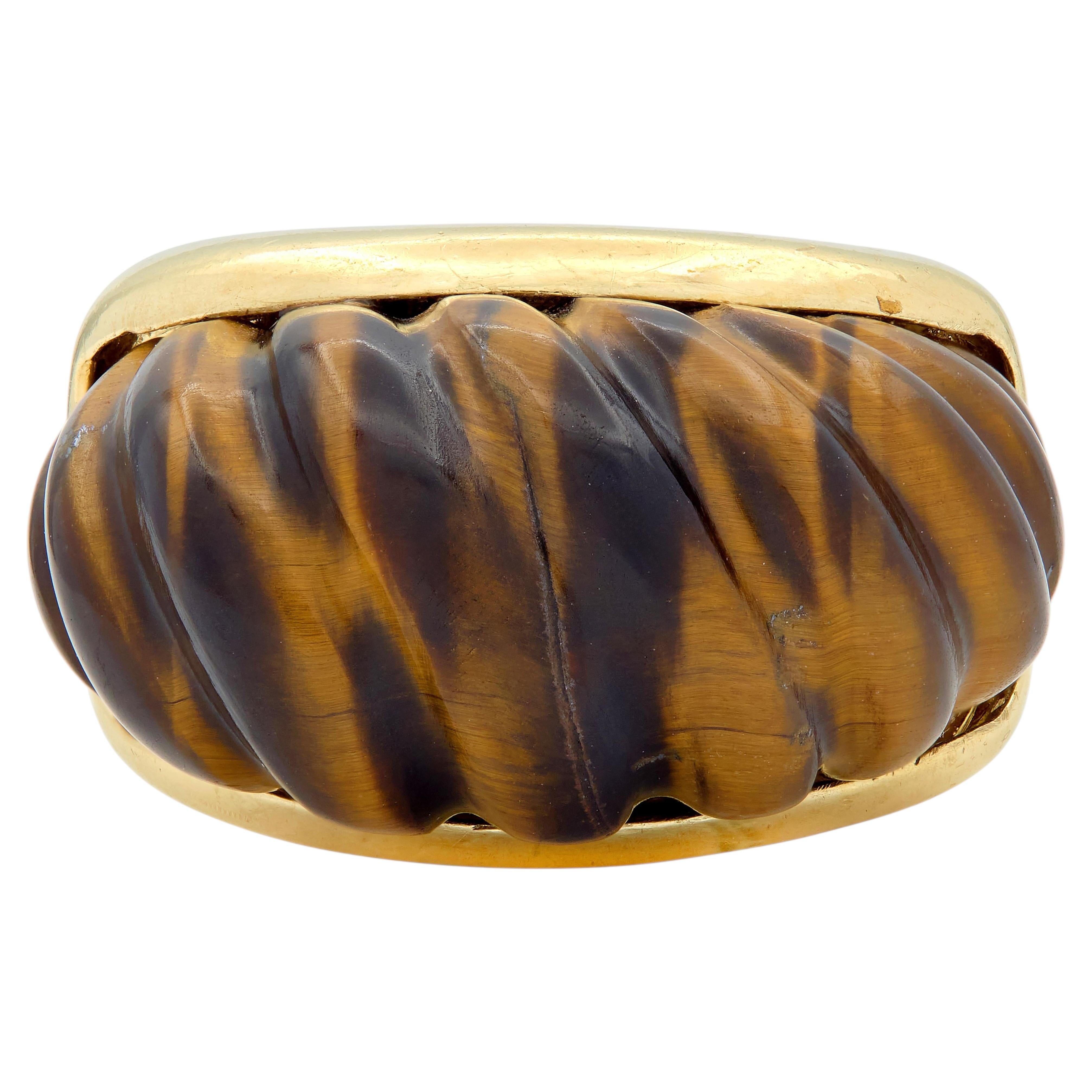 Tiffany & Co. 1970er Jahre 18K Gold Vintage geriffelter Statement-Ring mit Tigerauge-Quarz