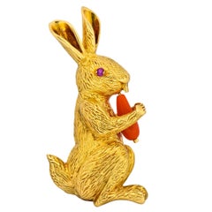 Tiffany & Co. 1970s Vintage Coral Ruby 18 Karat Gold Rabbit Brooch