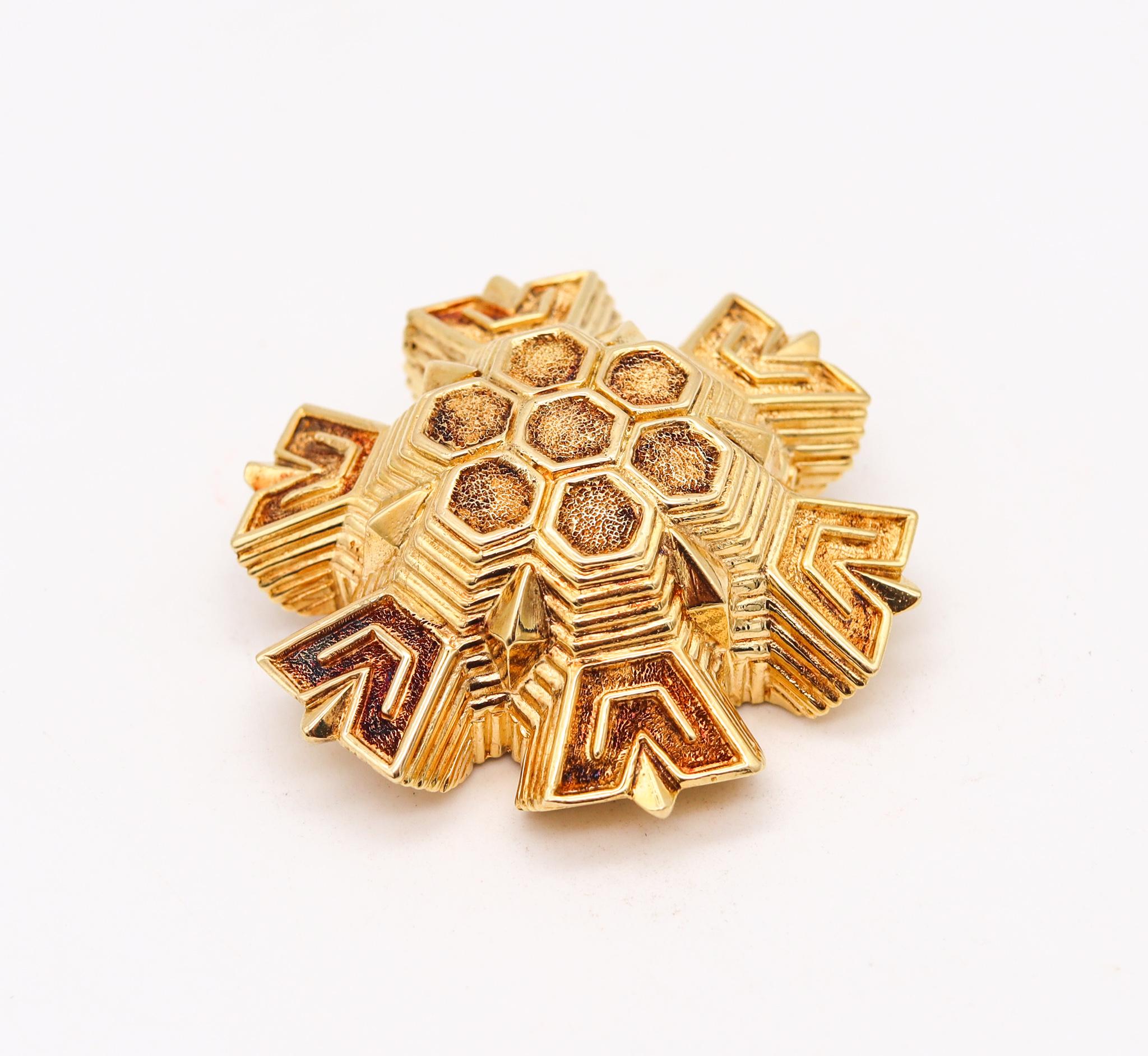 Tiffany & Co 1971 by Sonia Younis Rare Pendant Brooch in Solid 18Kt Yellow Gold In Excellent Condition For Sale In Miami, FL
