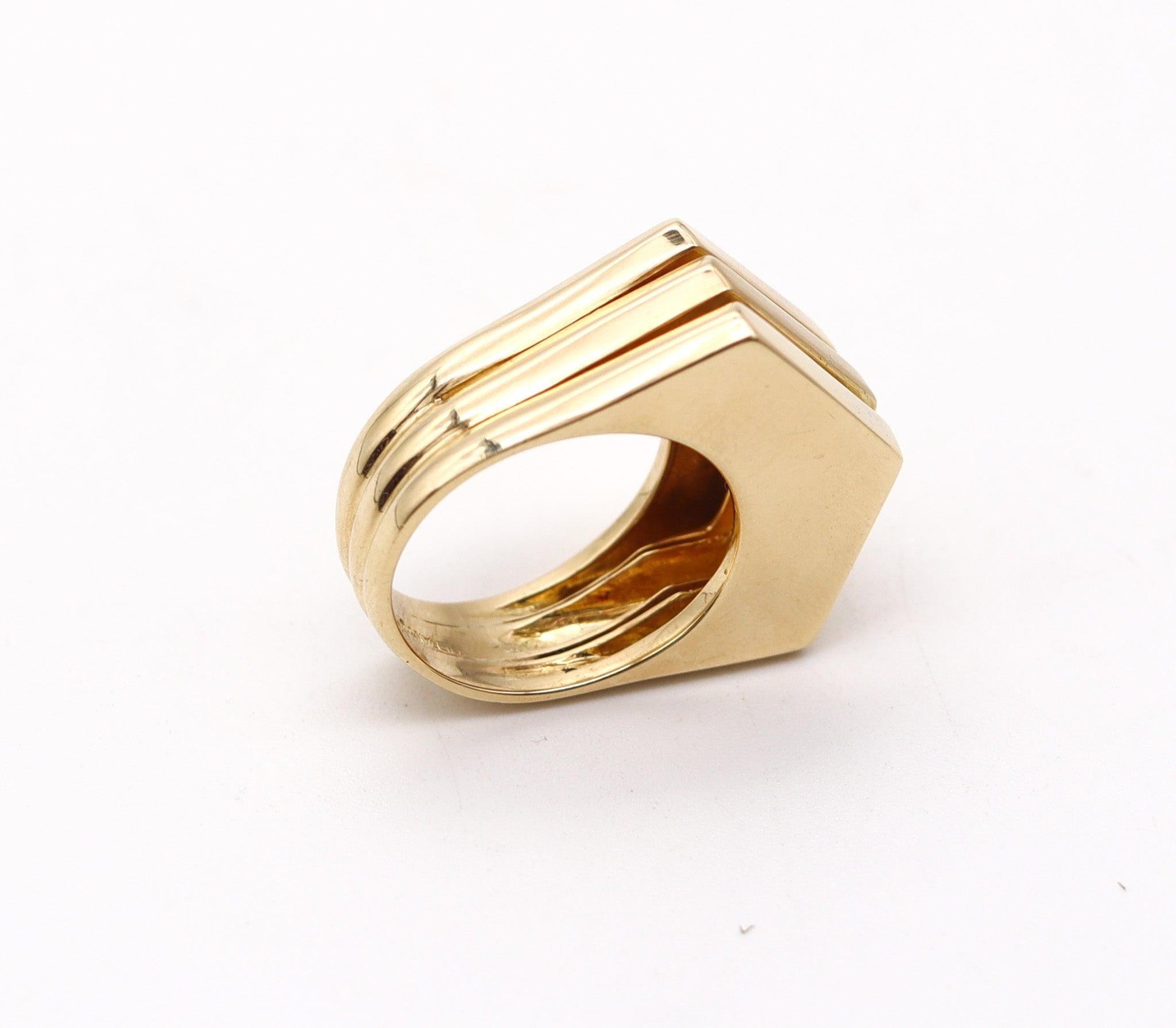 TIFFANY & CO. 1973 By Don Berg Geometric Sculptural Ring In 18Kt Yellow Gold For Sale 2