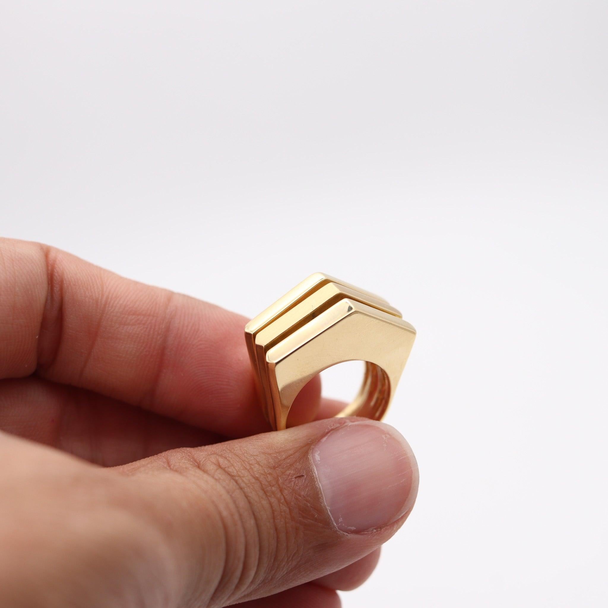 TIFFANY & CO. 1973 By Don Berg Geometric Sculptural Ring In 18Kt Yellow Gold For Sale 3