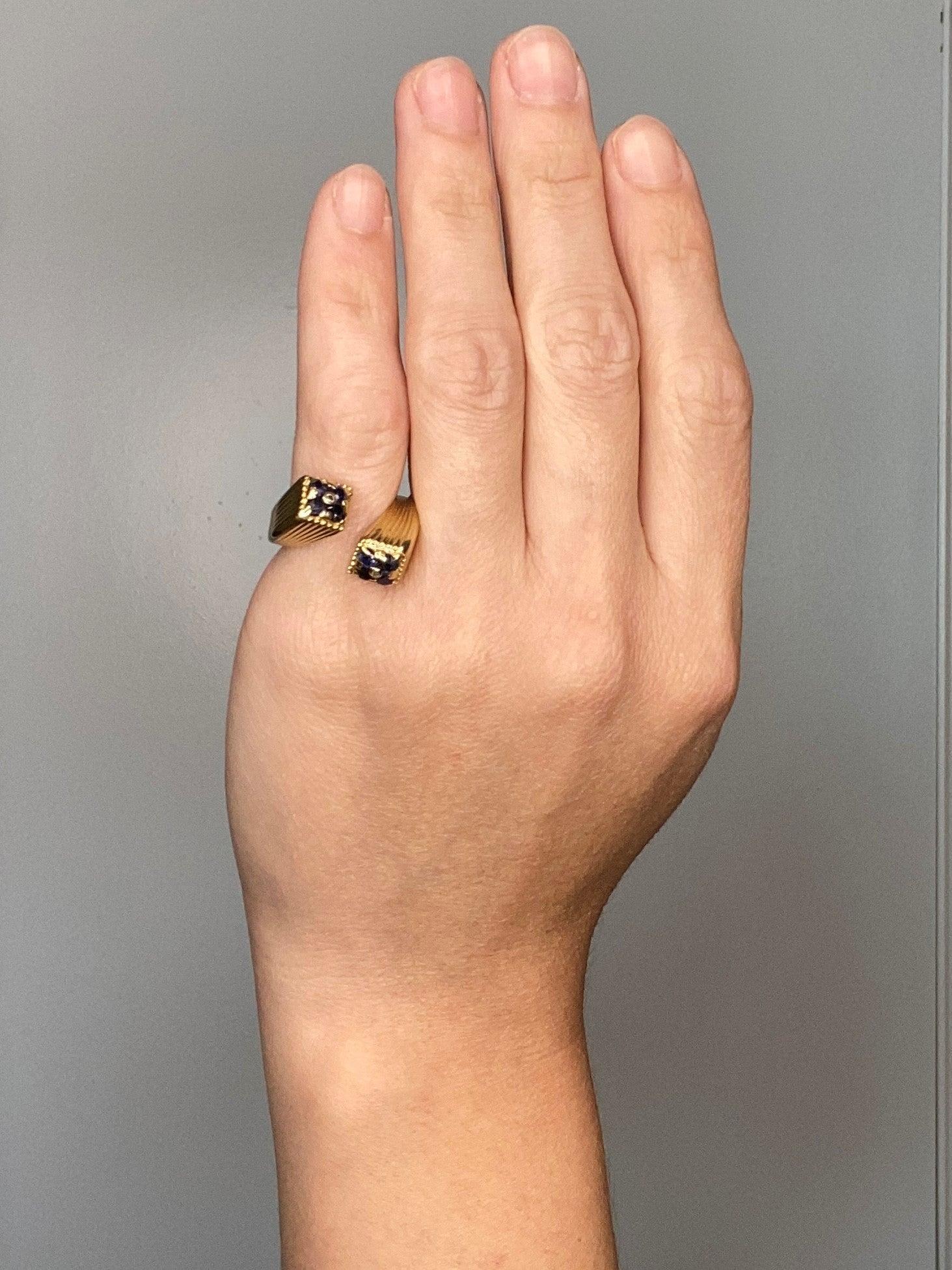 A Toi et Moi ring designed by Donald Claflin for Tiffany & Co.

This is a beautiful modernist Toi et Moi ring created in New York city by Donald Claflin at the Tiffany & Co., back in the early 1970. The geometric design is composed by a fluted