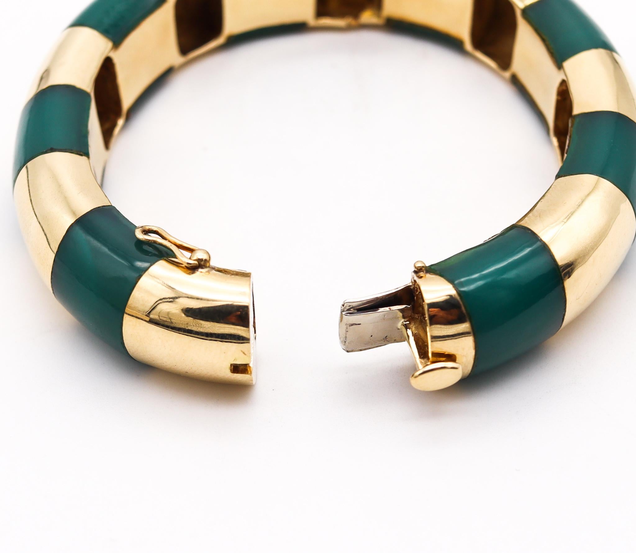 Tiffany & Co 1973 Sonia Younis Bangle Bracelet 18kt Yellow Gold with Chrysoprase In Excellent Condition In Miami, FL