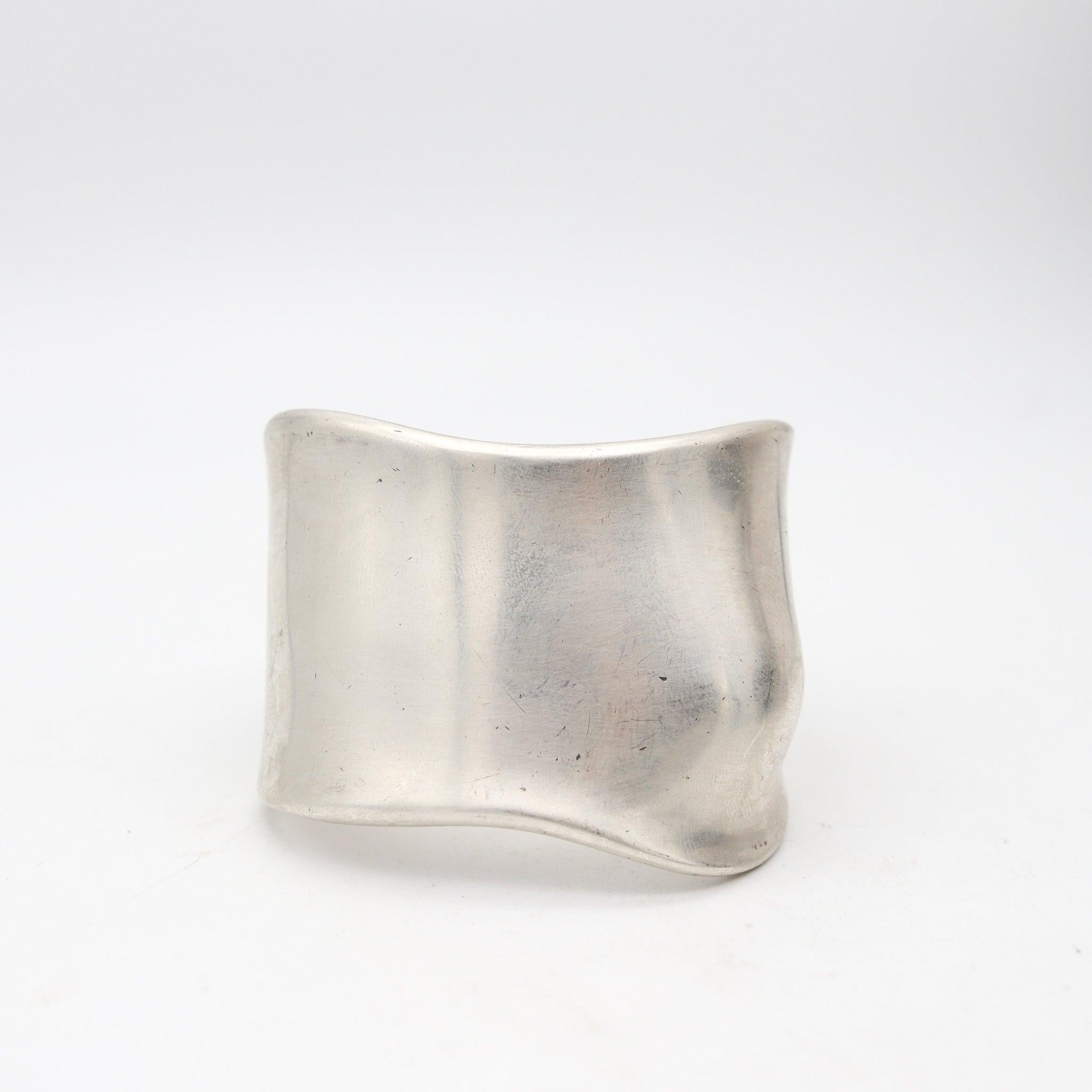 Modernista TIFFANY & CO 1974 Prototipo di Elsa Peretti Raro Polsino Osso Sinistro Argento massiccio 925 in vendita
