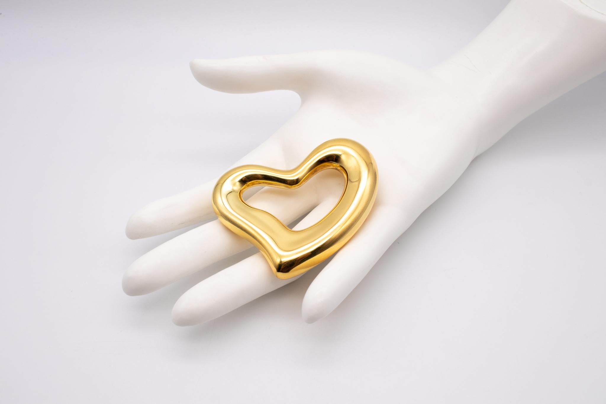 Heart pendant designed by Elsa Peretti (1940-2021) for Tiffany & Co.

Fabulous oversized piece, created by the iconic jewelry artist Elsa Peretti for Tiffany & Co. studios, back in the 1975. This sculptural unusual piece has been crafted in the