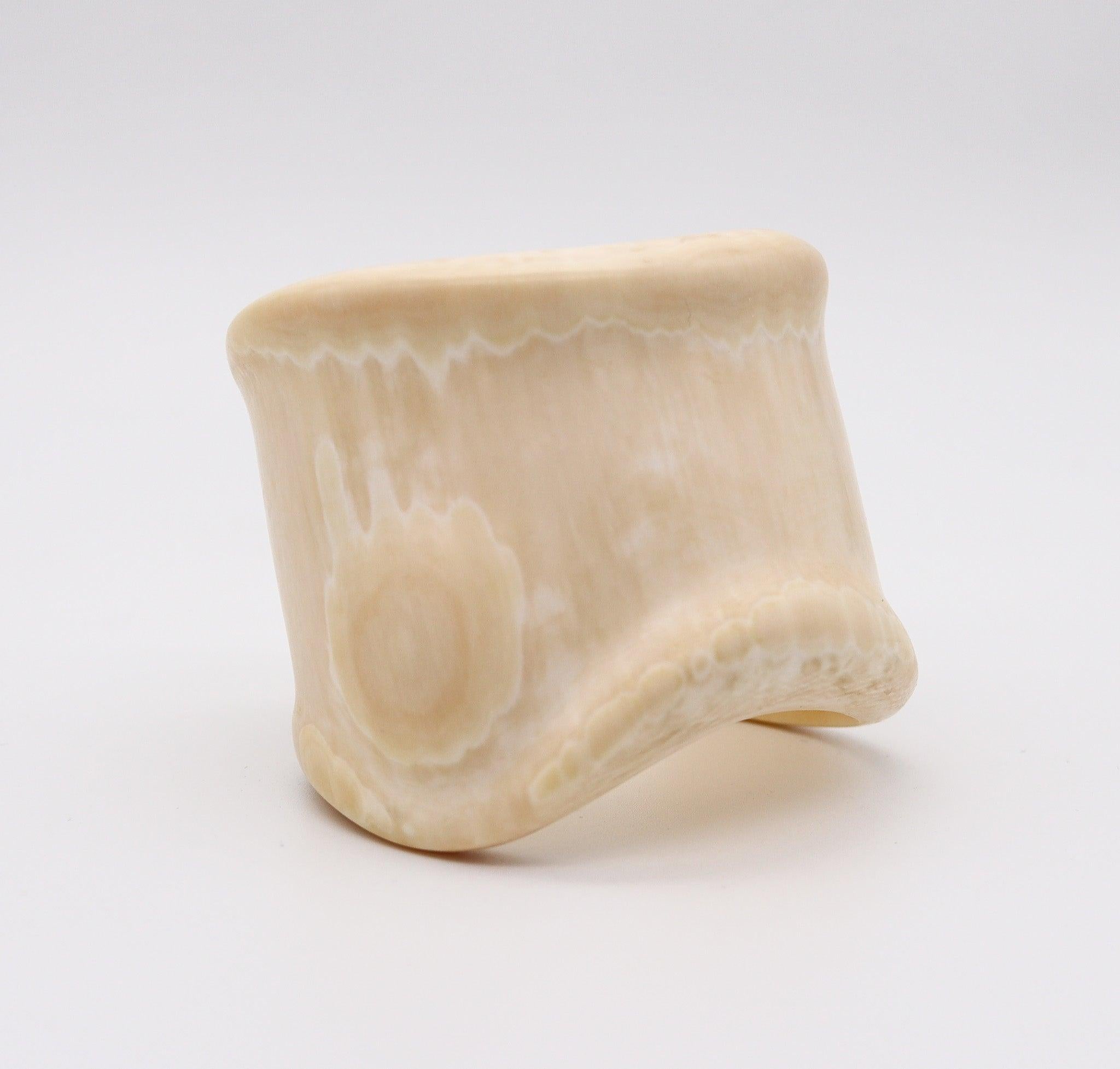 TIFFANY & CO. 1975 Elsa Peretti Rare Prototype Right Bone Cuff Carved In Ivory In Excellent Condition In Miami, FL