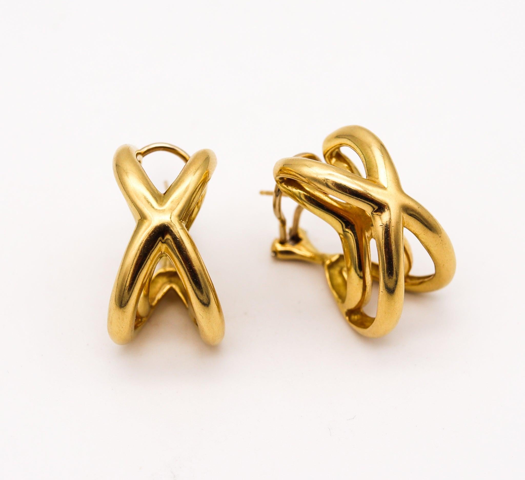 Modernista TIFFANY & CO. 1976-77 Donald Claflin - Coppia di orecchini a forma di croce in oro 18Kt in vendita