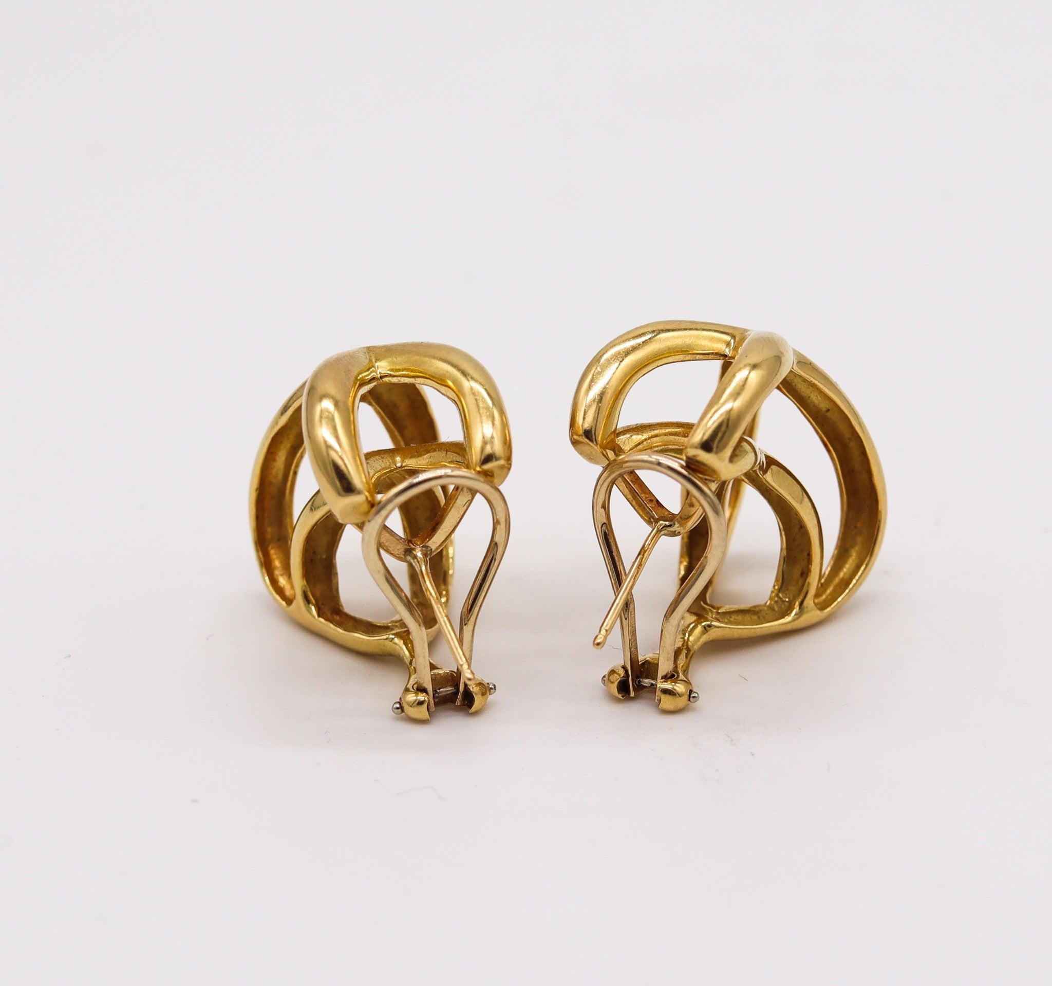 TIFFANY & CO. 1976-77 Donald Claflin - Coppia di orecchini a forma di croce in oro 18Kt in vendita 2