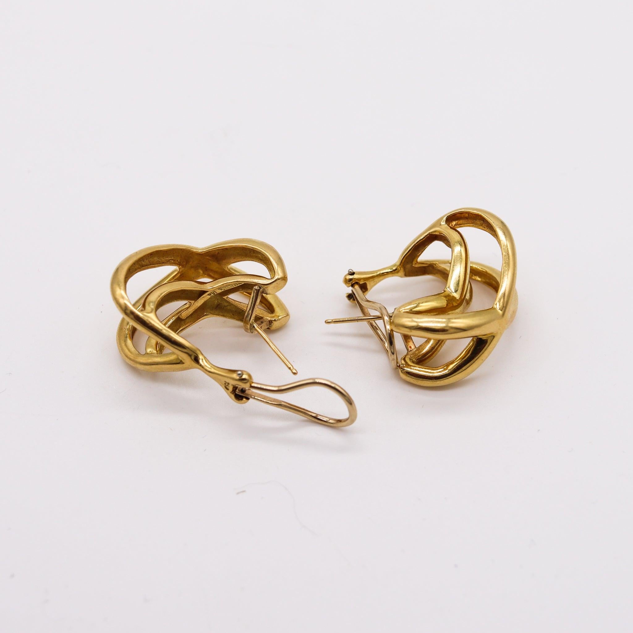 TIFFANY & CO. 1976-77 Donald Claflin - Coppia di orecchini a forma di croce in oro 18Kt in vendita 3